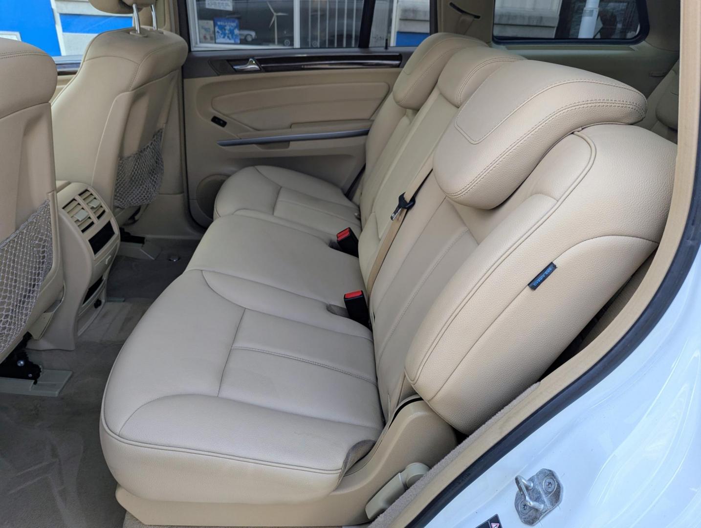 2011 Calcite White Mercedes-Benz GL-Class GL450 4MATIC (4JGBF7BE7BA) with an 4.7L V8 DOHC 32V engine, 7-Speed Automatic transmission, located at 603 Amelia Street, Plymouth, MI, 48170, (734) 459-5520, 42.378841, -83.464546 - Photo#5