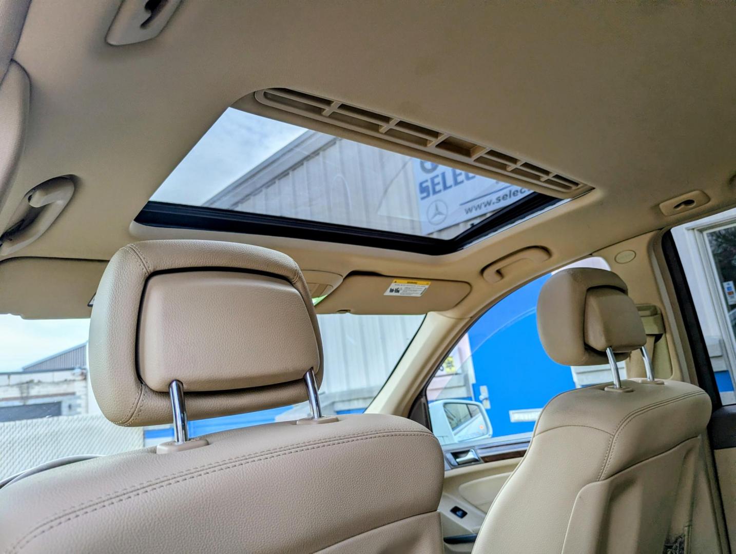 2011 Calcite White Mercedes-Benz GL-Class GL450 4MATIC (4JGBF7BE7BA) with an 4.7L V8 DOHC 32V engine, 7-Speed Automatic transmission, located at 603 Amelia Street, Plymouth, MI, 48170, (734) 459-5520, 42.378841, -83.464546 - Photo#6