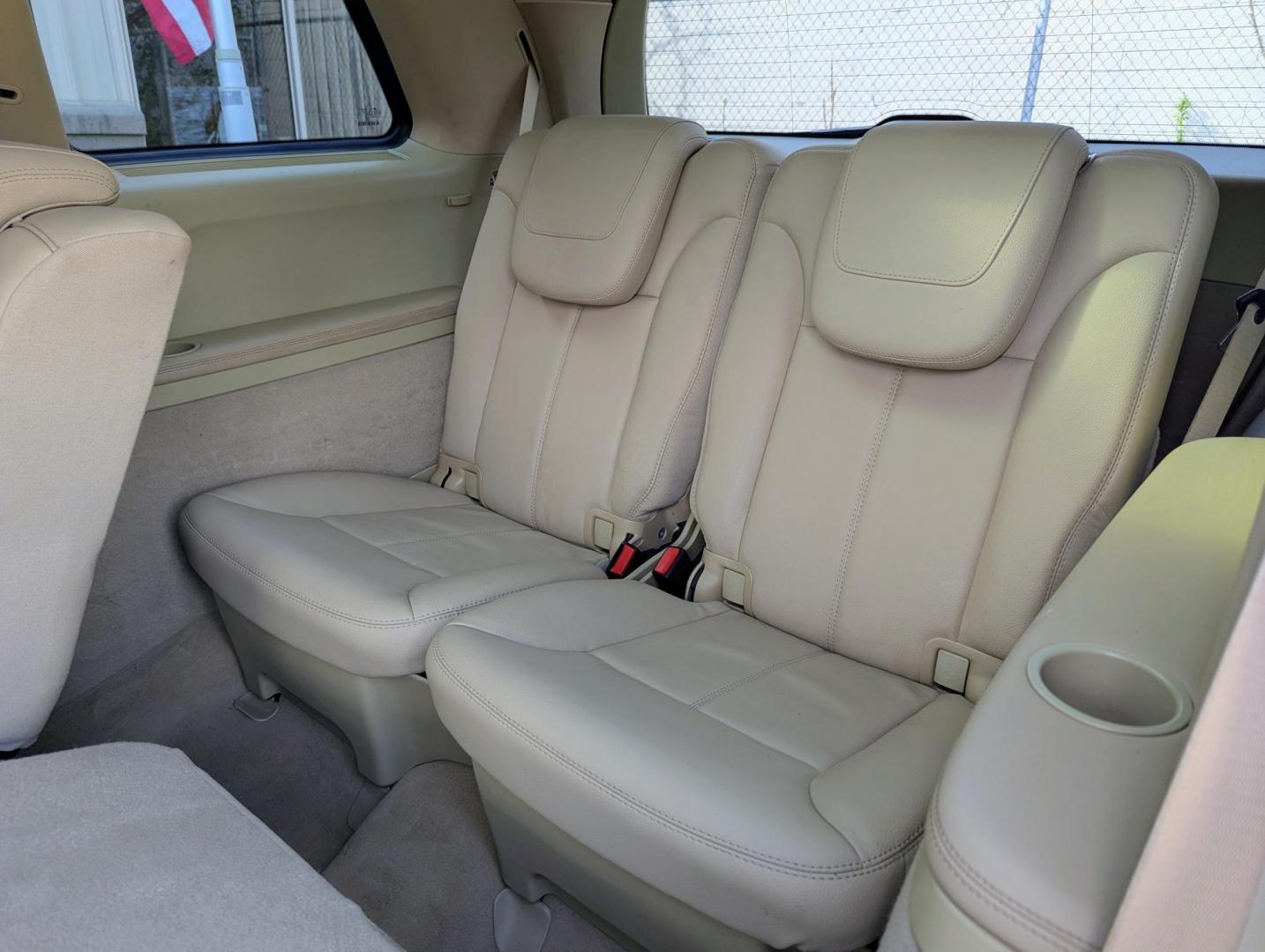 2011 Calcite White Mercedes-Benz GL-Class GL450 4MATIC (4JGBF7BE7BA) with an 4.7L V8 DOHC 32V engine, 7-Speed Automatic transmission, located at 603 Amelia Street, Plymouth, MI, 48170, (734) 459-5520, 42.378841, -83.464546 - Photo#7