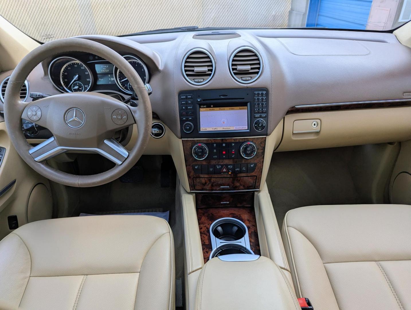 2011 Calcite White Mercedes-Benz GL-Class GL450 4MATIC (4JGBF7BE7BA) with an 4.7L V8 DOHC 32V engine, 7-Speed Automatic transmission, located at 603 Amelia Street, Plymouth, MI, 48170, (734) 459-5520, 42.378841, -83.464546 - Photo#12