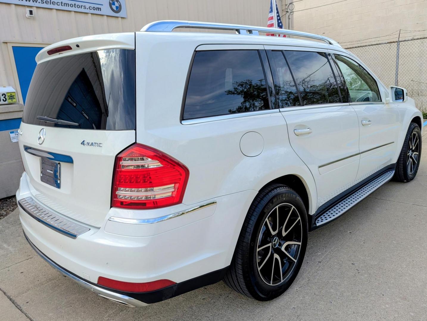 2011 Calcite White Mercedes-Benz GL-Class GL450 4MATIC (4JGBF7BE7BA) with an 4.7L V8 DOHC 32V engine, 7-Speed Automatic transmission, located at 603 Amelia Street, Plymouth, MI, 48170, (734) 459-5520, 42.378841, -83.464546 - Photo#15