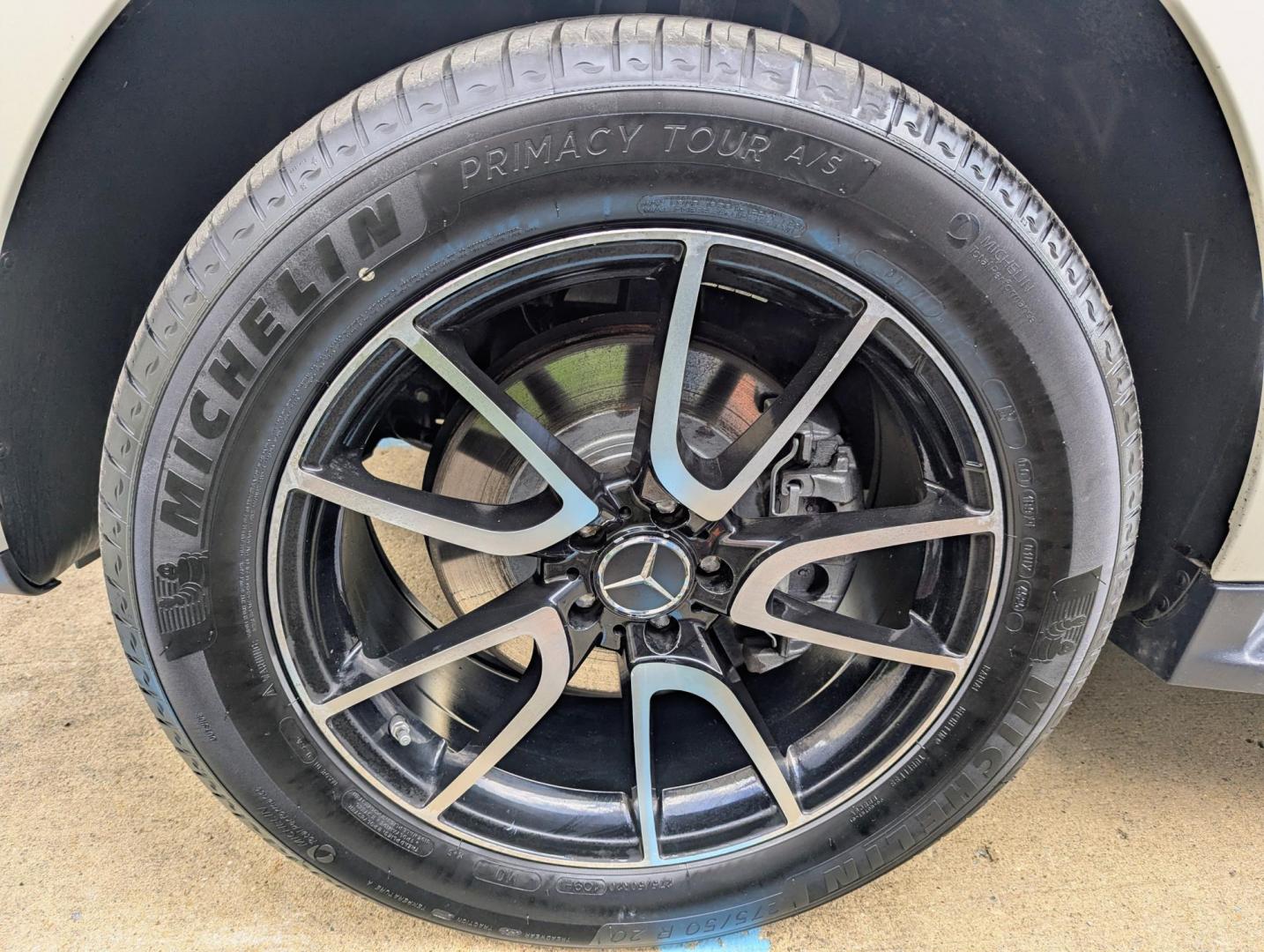 2011 Calcite White Mercedes-Benz GL-Class GL450 4MATIC (4JGBF7BE7BA) with an 4.7L V8 DOHC 32V engine, 7-Speed Automatic transmission, located at 603 Amelia Street, Plymouth, MI, 48170, (734) 459-5520, 42.378841, -83.464546 - Photo#17