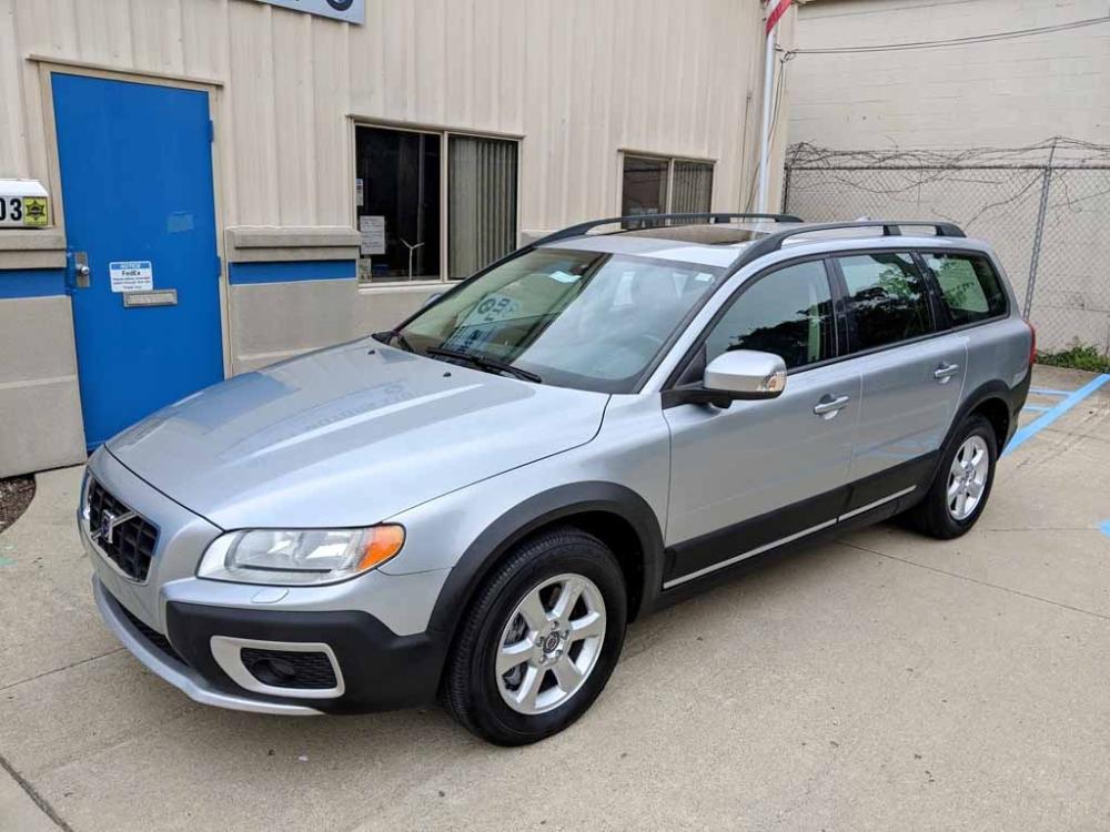 2008 Electric Silver Metallic /Black Leather Volvo XC70 Cross Country (YV4BZ982581) with an 2.5L L5 DOHC 20V TURBO engine, 5-Speed Automatic transmission, located at 603 Amelia Street, Plymouth, MI, 48170, (734) 459-5520, 42.378841, -83.464546 - Photo #1