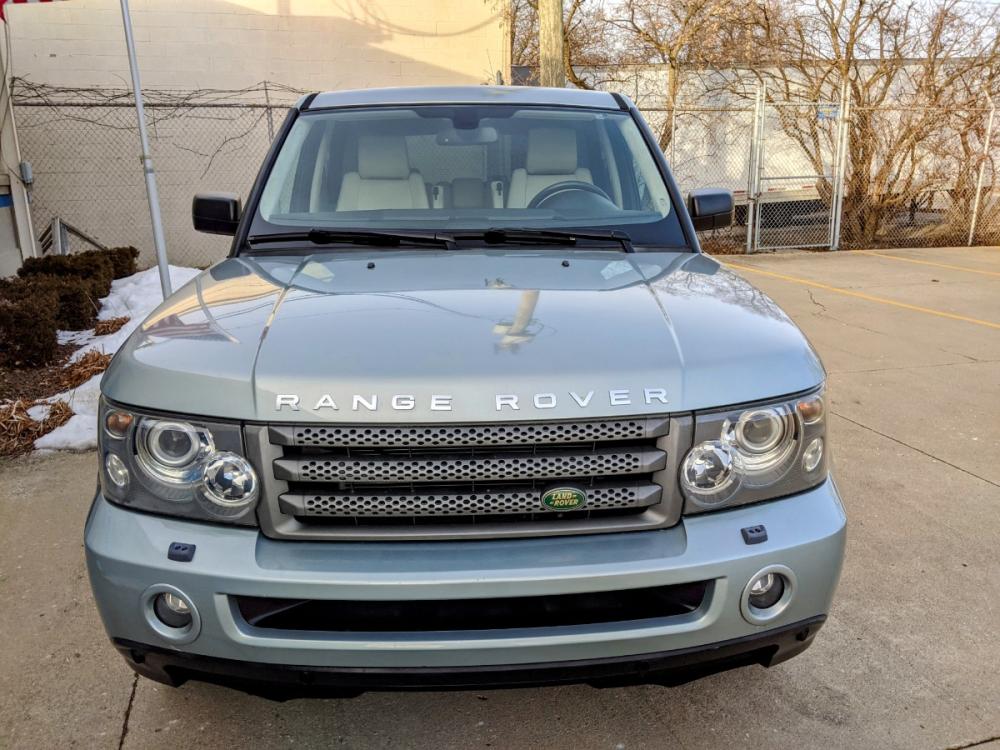 2007 Giverny Green Metallic /Ivory Leather Land Rover Range Rover Sport HSE (SALSK25487A) with an 4.4L V8 DOHC 32V engine, 6-Speed Automatic Overdrive transmission, located at 603 Amelia Street, Plymouth, MI, 48170, (734) 459-5520, 42.378841, -83.464546 - Photo #3