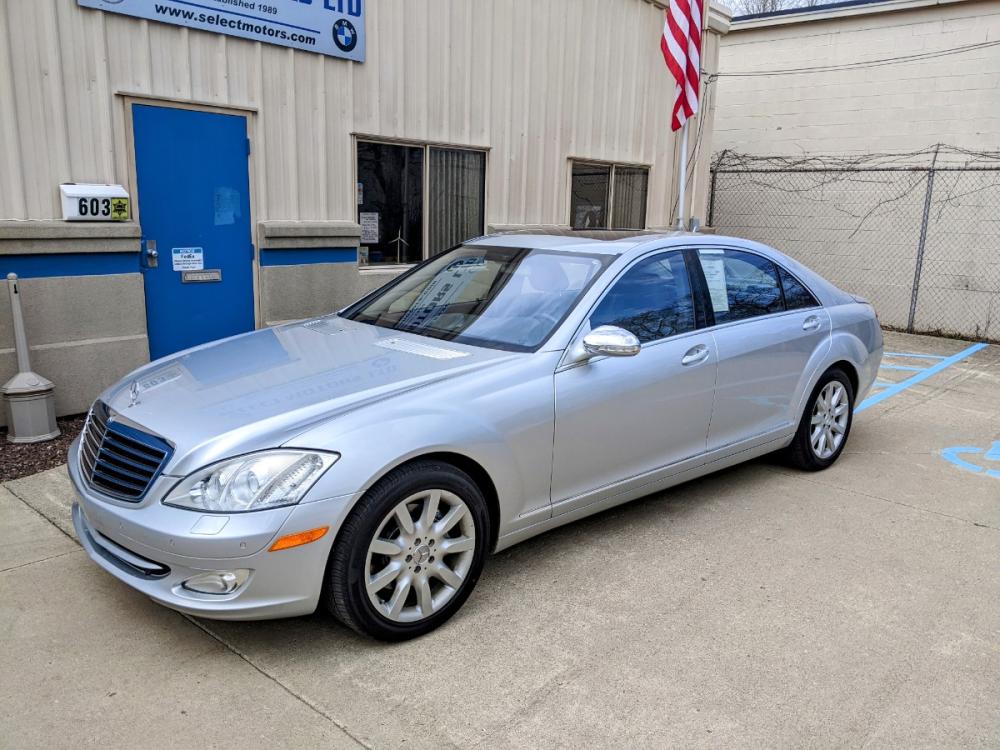 2007 Silver Metallic /Grey Leather Mercedes-Benz S-Class S550 (WDDNG71X17A) with an 5.5L V8 DOHC 32V engine, 7-Speed Automatic Overdrive transmission, located at 603 Amelia Street, Plymouth, MI, 48170, (734) 459-5520, 42.378841, -83.464546 - Photo #0