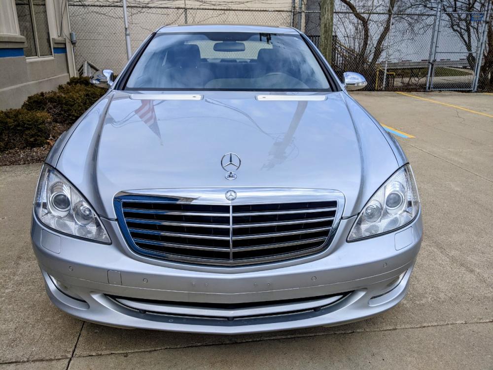 2007 Silver Metallic /Grey Leather Mercedes-Benz S-Class S550 (WDDNG71X17A) with an 5.5L V8 DOHC 32V engine, 7-Speed Automatic Overdrive transmission, located at 603 Amelia Street, Plymouth, MI, 48170, (734) 459-5520, 42.378841, -83.464546 - Photo #3