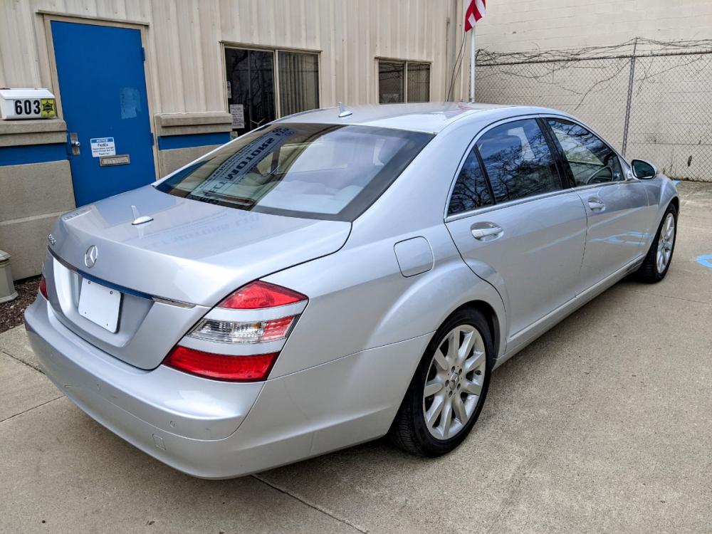 2007 Silver Metallic /Grey Leather Mercedes-Benz S-Class S550 (WDDNG71X17A) with an 5.5L V8 DOHC 32V engine, 7-Speed Automatic Overdrive transmission, located at 603 Amelia Street, Plymouth, MI, 48170, (734) 459-5520, 42.378841, -83.464546 - Photo #12