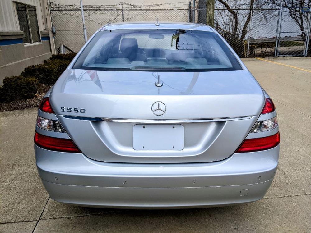2007 Silver Metallic /Grey Leather Mercedes-Benz S-Class S550 (WDDNG71X17A) with an 5.5L V8 DOHC 32V engine, 7-Speed Automatic Overdrive transmission, located at 603 Amelia Street, Plymouth, MI, 48170, (734) 459-5520, 42.378841, -83.464546 - Photo #13