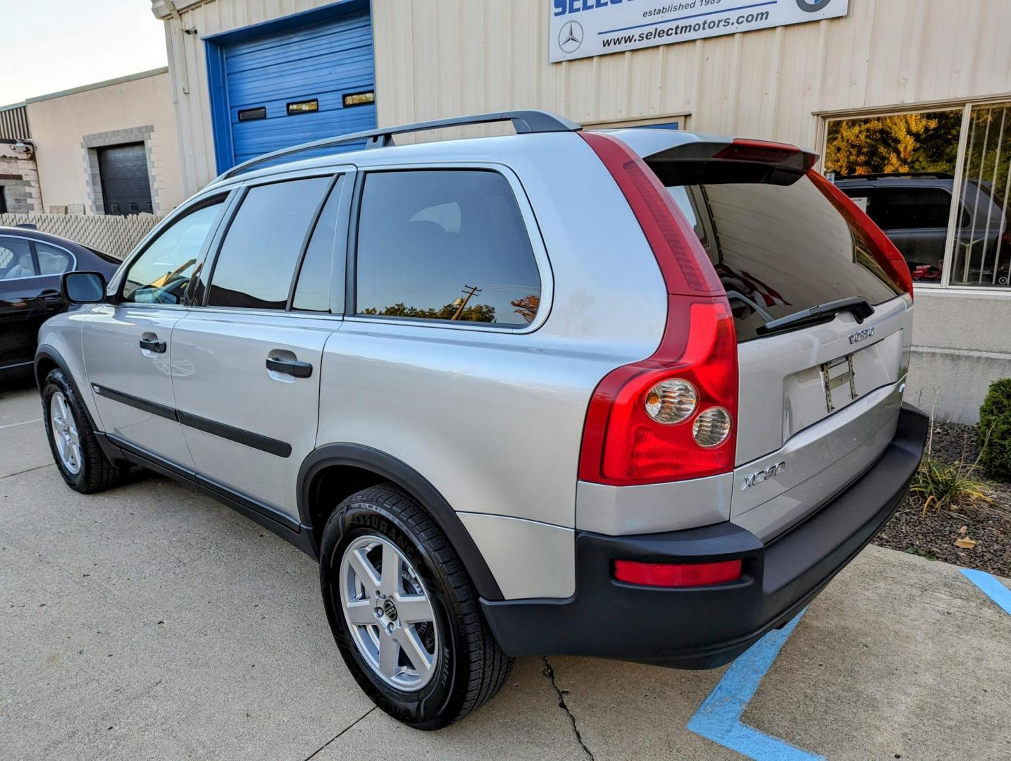 2005 Silver Metallic /Black Leather Volvo XC90 2.5T AWD (YV1CZ592451) with an 2.5L L5 DOHC 20V TURBO engine, 5-Speed Automatic transmission, located at 603 Amelia Street, Plymouth, MI, 48170, (734) 459-5520, 42.378841, -83.464546 - Photo#3
