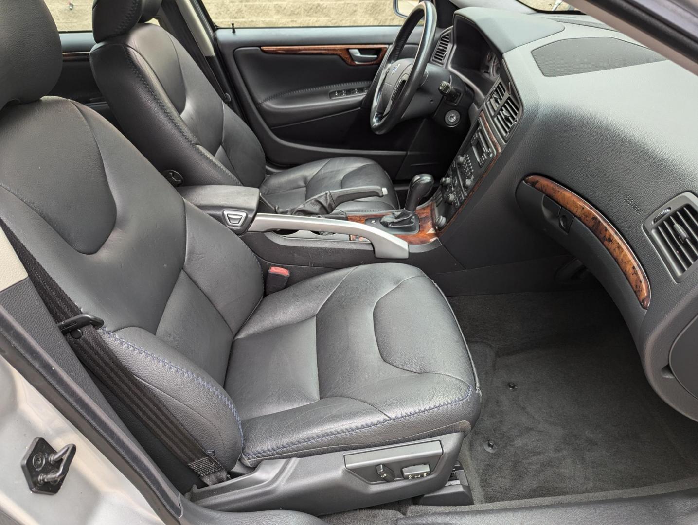 2005 Silver Metallic /Black Leather Volvo XC70 Cross Country (YV1SZ592851) with an 2.5L L5 DOHC 20V TURBO engine, 5-Speed Automatic transmission, located at 603 Amelia Street, Plymouth, MI, 48170, (734) 459-5520, 42.378841, -83.464546 - We will be CLOSED December 24 through January 4, reopening on Monday, January 5, 2026. We will answer messages and emails during that time. Vehicles shown by appointment - Please call ahead - 734-459-5520, text 734-658-4573 or contact us via our web site at: http://www.selectmotors.com for compl - Photo#13