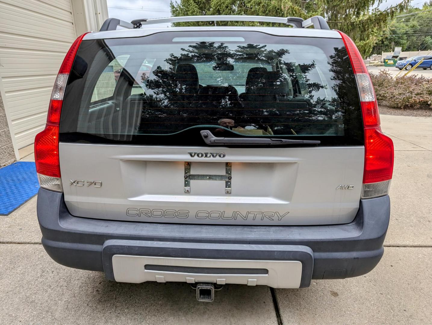 2005 Silver Metallic /Black Leather Volvo XC70 Cross Country (YV1SZ592851) with an 2.5L L5 DOHC 20V TURBO engine, 5-Speed Automatic transmission, located at 603 Amelia Street, Plymouth, MI, 48170, (734) 459-5520, 42.378841, -83.464546 - We will be CLOSED December 24 through January 4, reopening on Monday, January 5, 2026. We will answer messages and emails during that time. Vehicles shown by appointment - Please call ahead - 734-459-5520, text 734-658-4573 or contact us via our web site at: http://www.selectmotors.com for compl - Photo#4