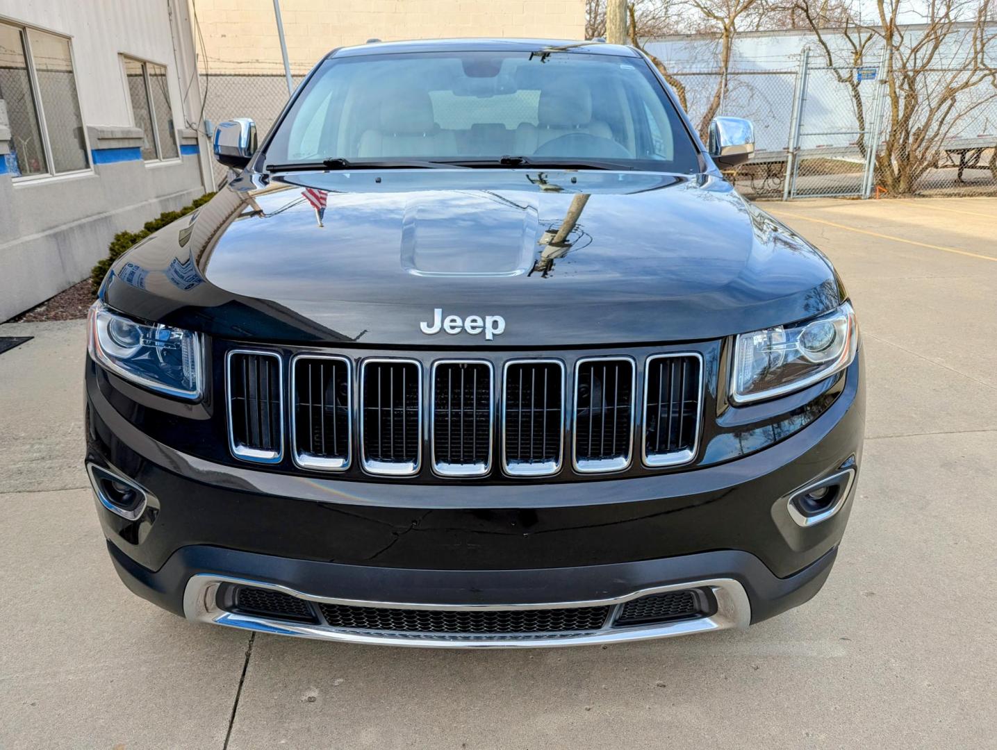 2015 Black /Beige Leather Jeep Grand Cherokee Limited 4WD (1C4RJFBGXFC) with an 3.6L V6 DOHC 24V engine, 8-Speed Automatic transmission, located at 603 Amelia Street, Plymouth, MI, 48170, (734) 459-5520, 42.378841, -83.464546 - Photo#1