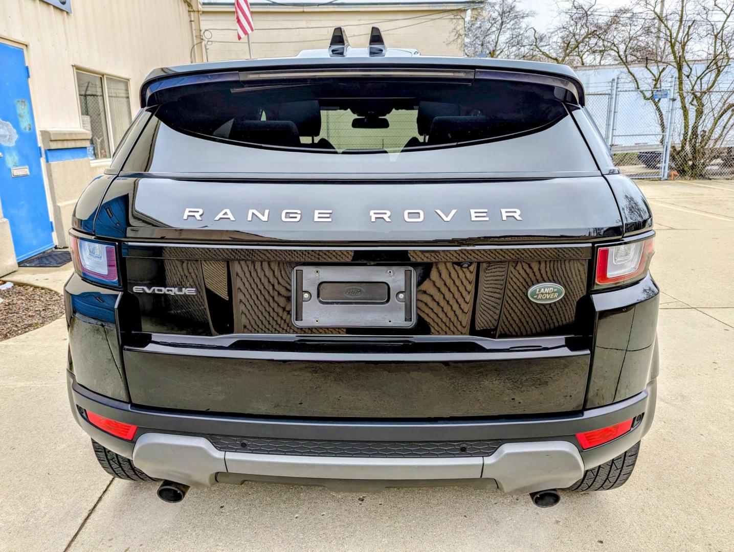 2016 Black /Black Leather Land Rover Range Rover Evoque SE (SALVP2BG2GH) with an 2.0L L4 DOHC 24V TURBO engine, 9A transmission, located at 603 Amelia Street, Plymouth, MI, 48170, (734) 459-5520, 42.378841, -83.464546 - Photo#13