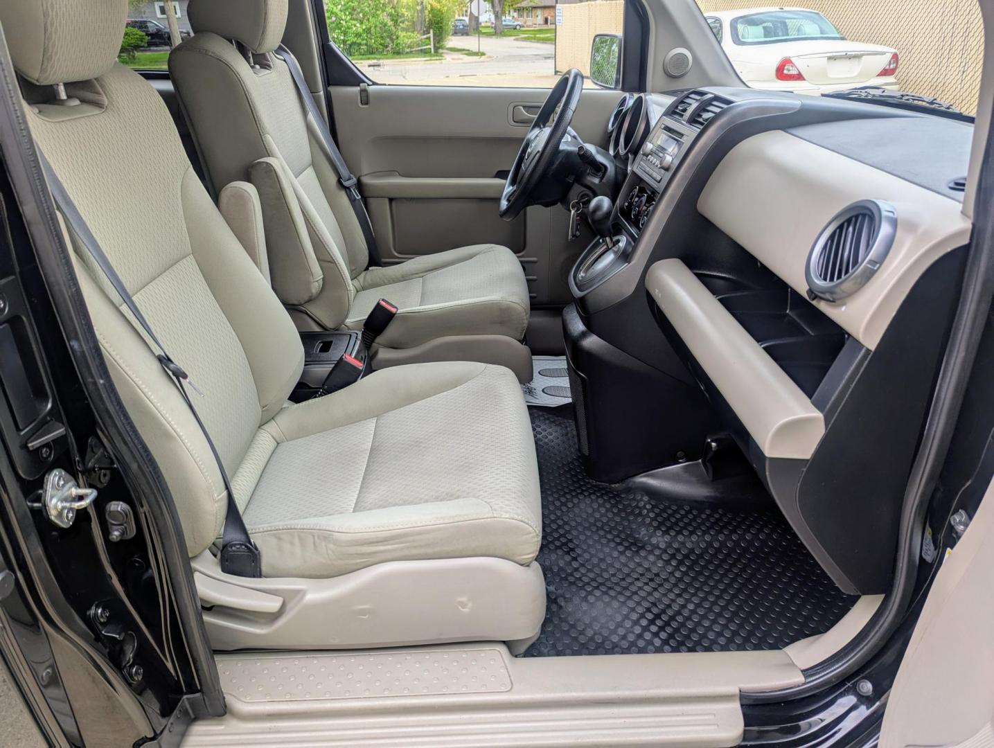 2011 Black /Beige Honda Element EX 4WD AT (5J6YH2H77BL) with an 2.4L L4 DOHC 16V engine, 5-Speed Automatic transmission, located at 603 Amelia Street, Plymouth, MI, 48170, (734) 459-5520, 42.378841, -83.464546 - Vehicles shown by appointment - Please call ahead - 734-459-5520, text 734-658-4573 or contact us via our web site at: http://www.selectmotors.com for complete Inventory, Photos, Videos and FREE Carfax Reports. 2011 Honda Element EX, Black with Beige interior, 85K one owner miles. Real time 4-w - Photo#6