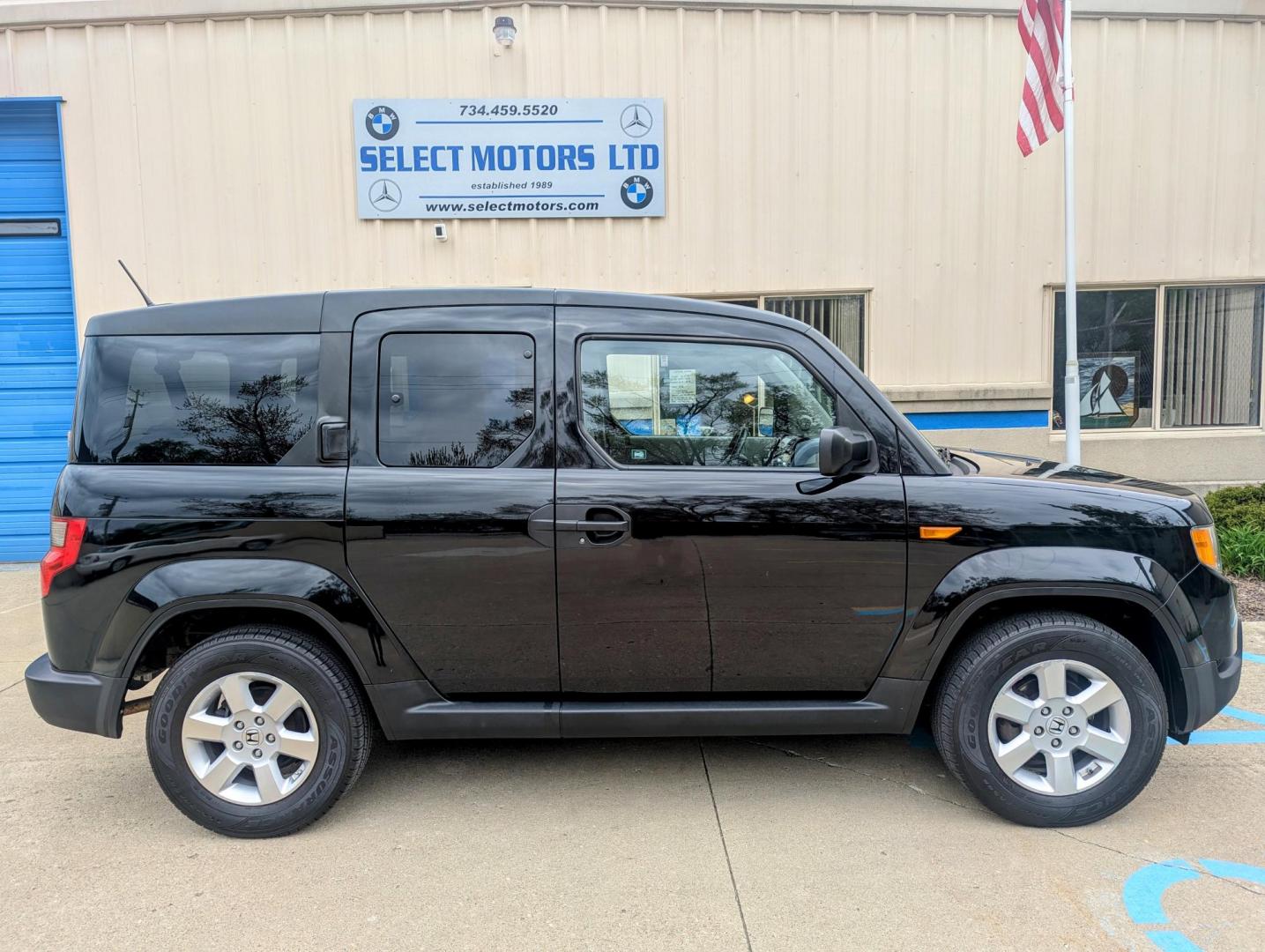 2011 Black /Beige Honda Element EX 4WD AT (5J6YH2H77BL) with an 2.4L L4 DOHC 16V engine, 5-Speed Automatic transmission, located at 603 Amelia Street, Plymouth, MI, 48170, (734) 459-5520, 42.378841, -83.464546 - Vehicles shown by appointment - Please call ahead - 734-459-5520, text 734-658-4573 or contact us via our web site at: http://www.selectmotors.com for complete Inventory, Photos, Videos and FREE Carfax Reports. 2011 Honda Element EX, Black with Beige interior, 85K one owner miles. Real time 4-w - Photo#11