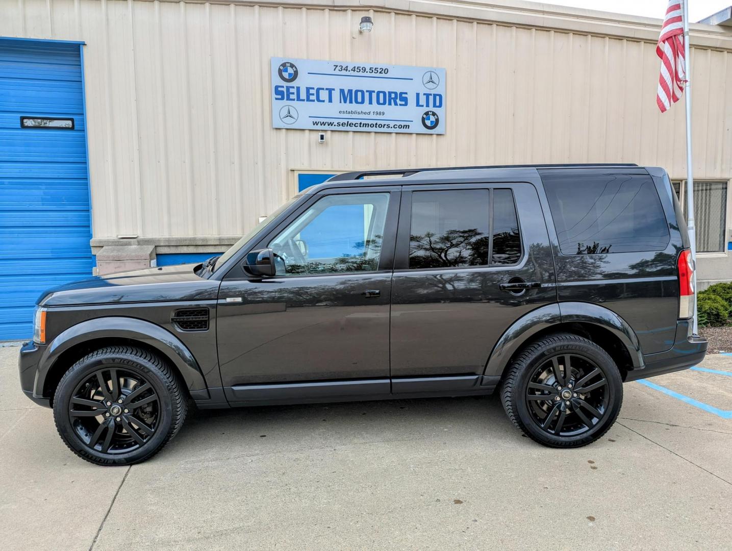 2013 Causeway Gray Metallic /Black Leather Land Rover LR4 HSE Luxury (SALAK2D47DA) with an 4.4L V8 DOHC 32V engine, 6-Speed Automatic transmission, located at 603 Amelia Street, Plymouth, MI, 48170, (734) 459-5520, 42.378841, -83.464546 - Vehicles shown by appointment - Please call ahead - 734-459-5520, text 734-658-4573 or contact us via our web site at: http://www.selectmotors.com for complete Inventory, Photos, Videos and FREE Carfax Reports. 2013 Land Rover LR4 HSE Luxury, Causeway Gray Metallic/Windsor Black leather inter - Photo#2