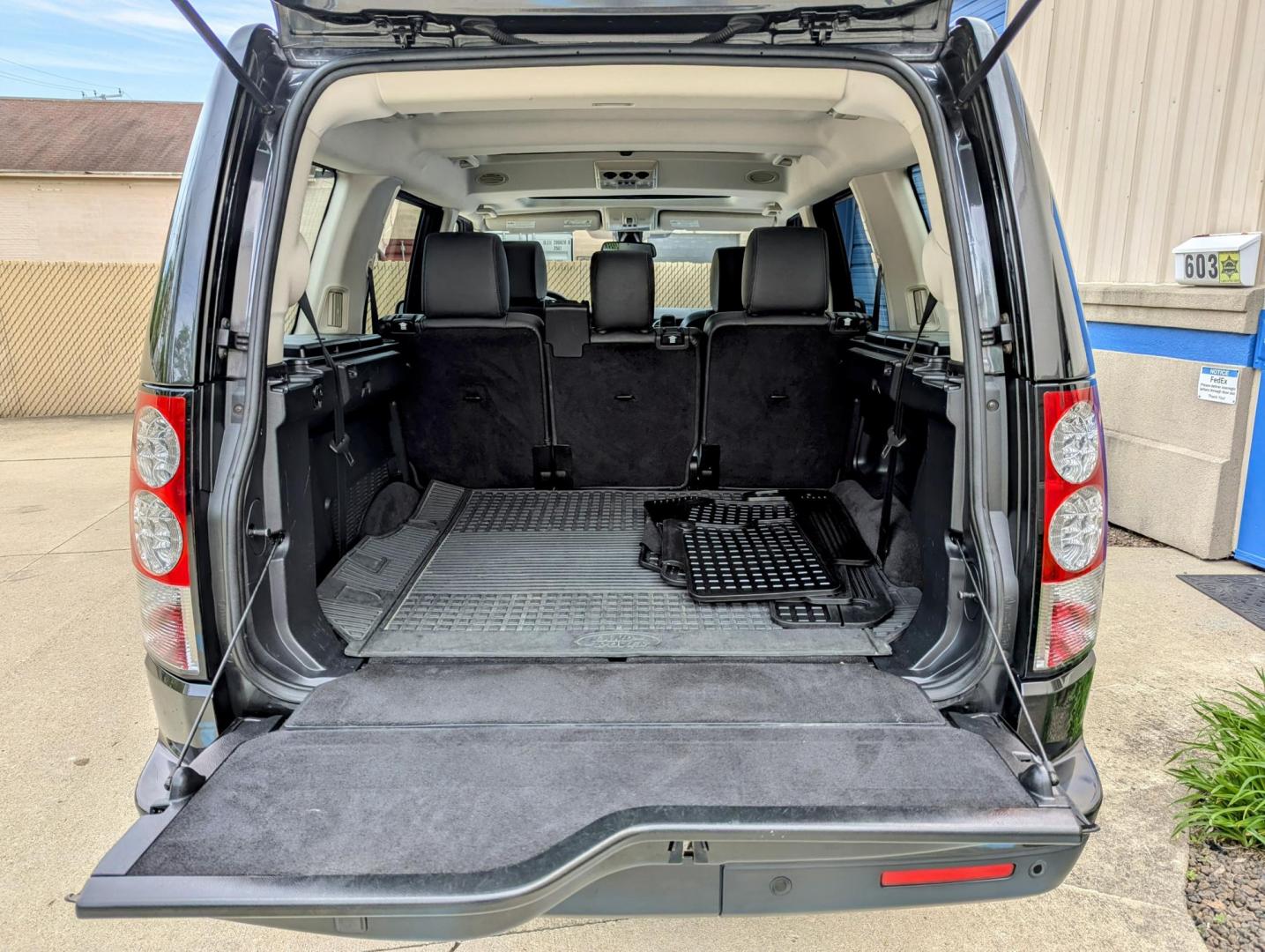 2013 Causeway Gray Metallic /Black Leather Land Rover LR4 HSE Luxury (SALAK2D47DA) with an 4.4L V8 DOHC 32V engine, 6-Speed Automatic transmission, located at 603 Amelia Street, Plymouth, MI, 48170, (734) 459-5520, 42.378841, -83.464546 - Vehicles shown by appointment - Please call ahead - 734-459-5520, text 734-658-4573 or contact us via our web site at: http://www.selectmotors.com for complete Inventory, Photos, Videos and FREE Carfax Reports. 2013 Land Rover LR4 HSE Luxury, Causeway Gray Metallic/Windsor Black leather inter - Photo#7