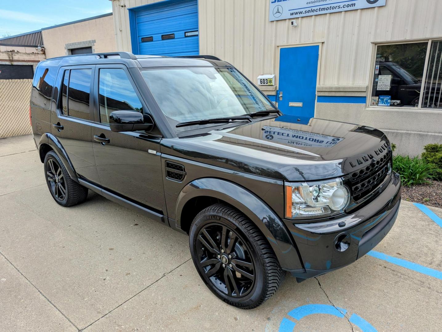 2013 Causeway Gray Metallic /Black Leather Land Rover LR4 HSE Luxury (SALAK2D47DA) with an 4.4L V8 DOHC 32V engine, 6-Speed Automatic transmission, located at 603 Amelia Street, Plymouth, MI, 48170, (734) 459-5520, 42.378841, -83.464546 - Vehicles shown by appointment - Please call ahead - 734-459-5520, text 734-658-4573 or contact us via our web site at: http://www.selectmotors.com for complete Inventory, Photos, Videos and FREE Carfax Reports. 2013 Land Rover LR4 HSE Luxury, Causeway Gray Metallic/Windsor Black leather inter - Photo#12