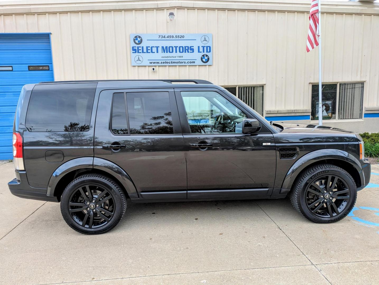 2013 Causeway Gray Metallic /Black Leather Land Rover LR4 HSE Luxury (SALAK2D47DA) with an 4.4L V8 DOHC 32V engine, 6-Speed Automatic transmission, located at 603 Amelia Street, Plymouth, MI, 48170, (734) 459-5520, 42.378841, -83.464546 - Vehicles shown by appointment - Please call ahead - 734-459-5520, text 734-658-4573 or contact us via our web site at: http://www.selectmotors.com for complete Inventory, Photos, Videos and FREE Carfax Reports. 2013 Land Rover LR4 HSE Luxury, Causeway Gray Metallic/Windsor Black leather inter - Photo#13