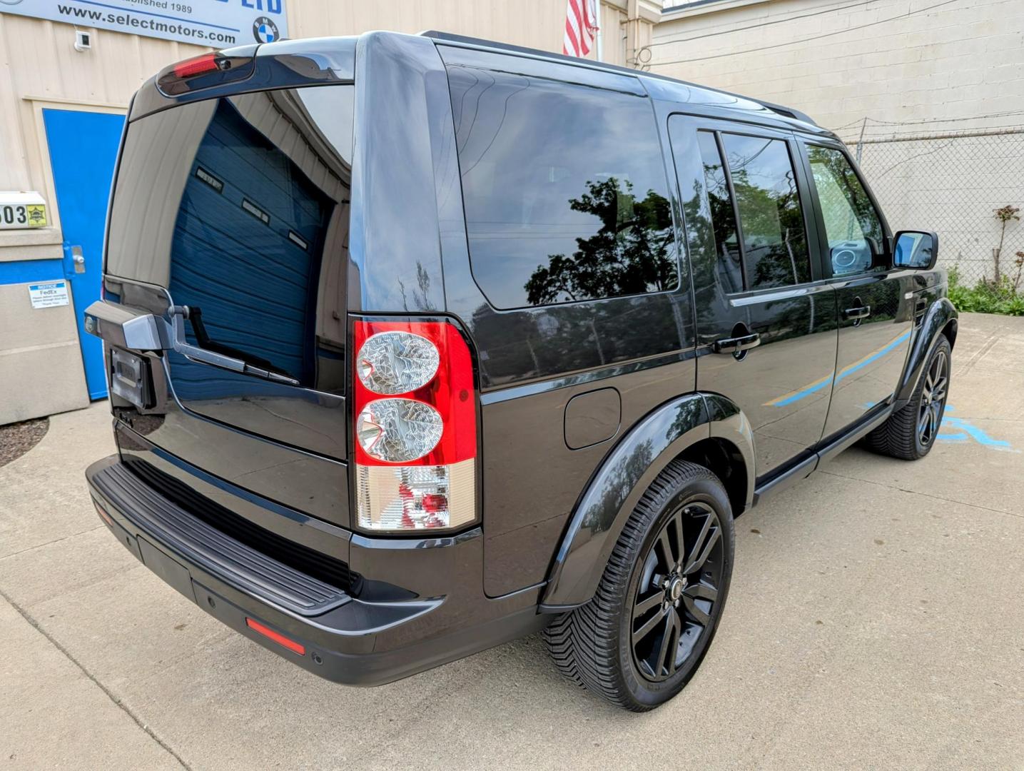 2013 Causeway Gray Metallic /Black Leather Land Rover LR4 HSE Luxury (SALAK2D47DA) with an 4.4L V8 DOHC 32V engine, 6-Speed Automatic transmission, located at 603 Amelia Street, Plymouth, MI, 48170, (734) 459-5520, 42.378841, -83.464546 - Vehicles shown by appointment - Please call ahead - 734-459-5520, text 734-658-4573 or contact us via our web site at: http://www.selectmotors.com for complete Inventory, Photos, Videos and FREE Carfax Reports. 2013 Land Rover LR4 HSE Luxury, Causeway Gray Metallic/Windsor Black leather inter - Photo#14