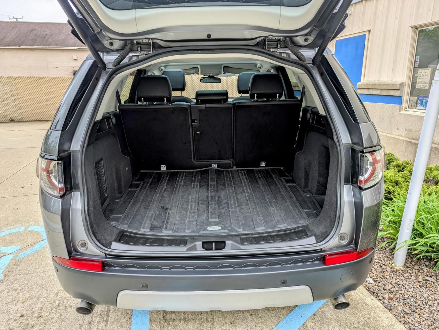 2017 Scotia Grey Metallic /Ebony Windsor Leather Land Rover Discovery Sport HSE (SALCR2BG4HH) with an 2.0L L4 engine, 9A transmission, located at 603 Amelia Street, Plymouth, MI, 48170, (734) 459-5520, 42.378841, -83.464546 - Vehicles shown by appointment - Please call ahead - 734-459-5520, text 734-658-4573 or contact us via our web site at: http://www.selectmotors.com for complete Inventory, Photos, Videos and FREE Carfax Reports. 2017 Land Rover Discovery Sport HSE - 4WD, Scotia Grey Metallic, Ebony Windsor Leather - Photo#6