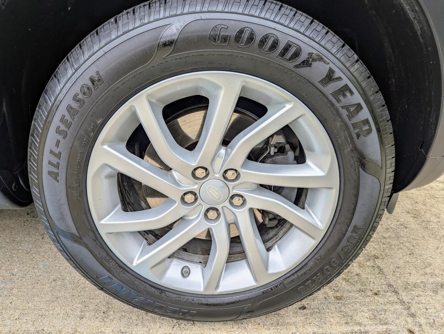 2017 Scotia Grey Metallic /Ebony Windsor Leather Land Rover Discovery Sport HSE (SALCR2BG4HH) with an 2.0L L4 engine, 9A transmission, located at 603 Amelia Street, Plymouth, MI, 48170, (734) 459-5520, 42.378841, -83.464546 - Vehicles shown by appointment - Please call ahead - 734-459-5520, text 734-658-4573 or contact us via our web site at: http://www.selectmotors.com for complete Inventory, Photos, Videos and FREE Carfax Reports. 2017 Land Rover Discovery Sport HSE - 4WD, Scotia Grey Metallic, Ebony Windsor Leather - Photo#14