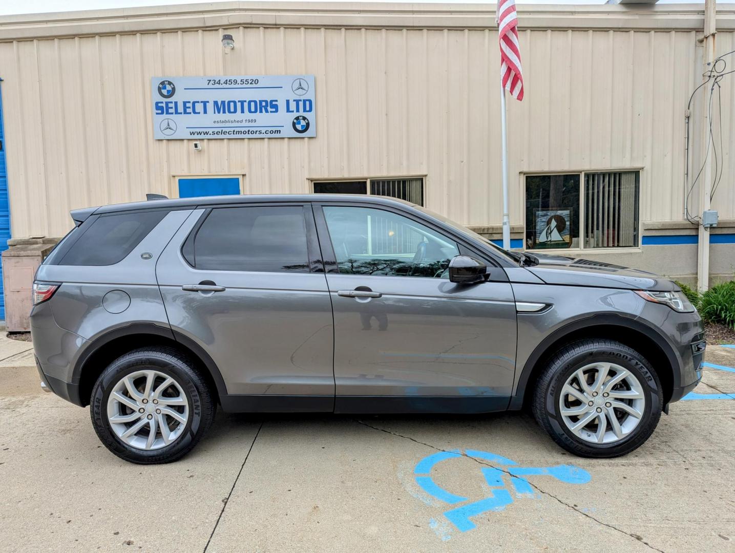 2017 Scotia Grey Metallic /Ebony Windsor Leather Land Rover Discovery Sport HSE (SALCR2BG4HH) with an 2.0L L4 engine, 9A transmission, located at 603 Amelia Street, Plymouth, MI, 48170, (734) 459-5520, 42.378841, -83.464546 - Vehicles shown by appointment - Please call ahead - 734-459-5520, text 734-658-4573 or contact us via our web site at: http://www.selectmotors.com for complete Inventory, Photos, Videos and FREE Carfax Reports. 2017 Land Rover Discovery Sport HSE - 4WD, Scotia Grey Metallic, Ebony Windsor Leather - Photo#11