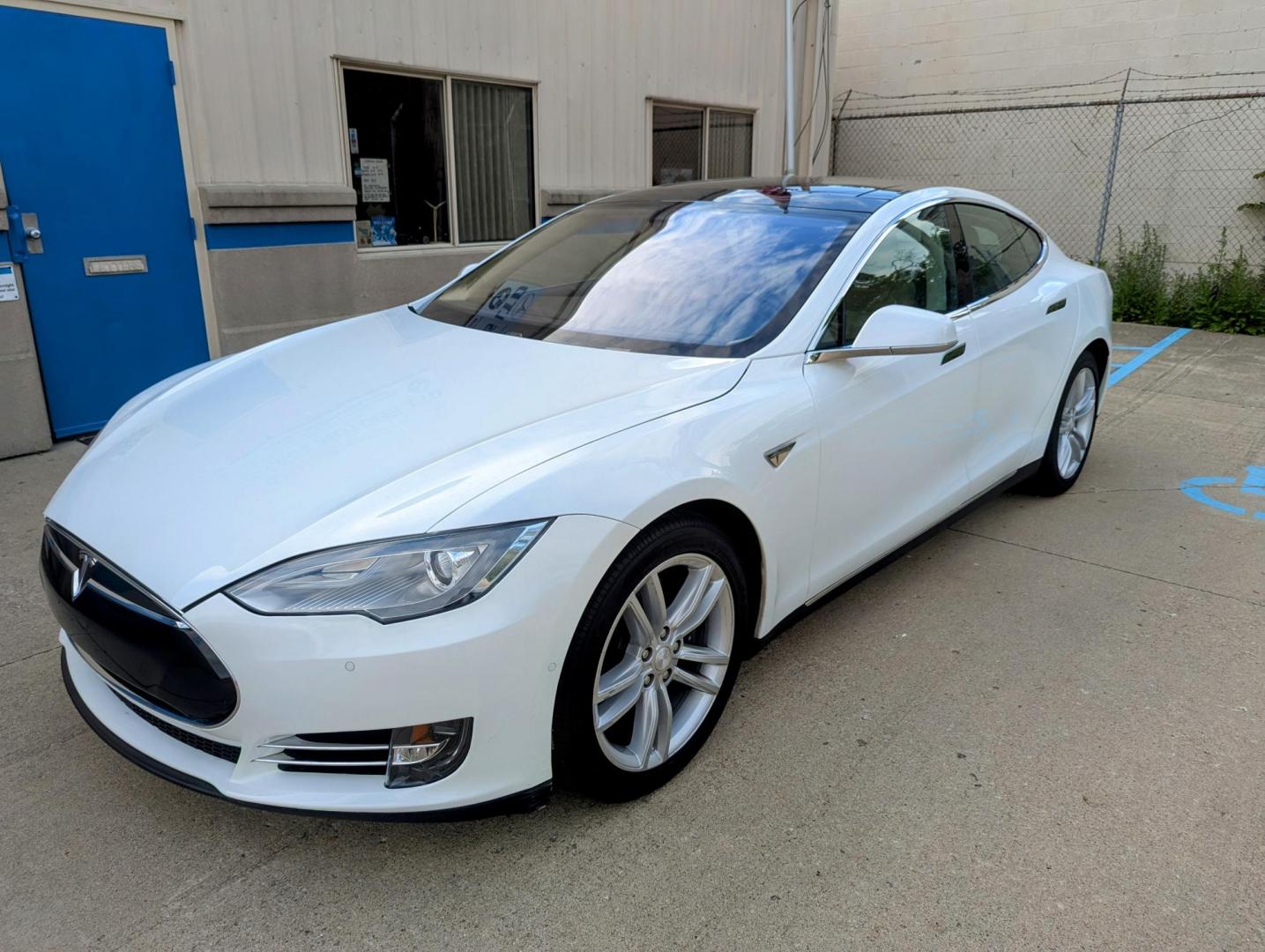 2014 White /Tan Nappa Leather Tesla Model S Base (5YJSA1H1XEF) with an ELECTRIC engine, 1-Speed Automatic transmission, located at 603 Amelia Street, Plymouth, MI, 48170, (734) 459-5520, 42.378841, -83.464546 - Vehicles shown by appointment - Please call ahead - 734-459-5520, text 734-658-4573 or contact us via our web site at: http://www.selectmotors.com for complete Inventory, Photos, Videos and FREE Carfax Reports. 2014 Tesla Model S 85, FREE Unlimited Supercharging. White with Tan Nappa leather seat - Photo#0