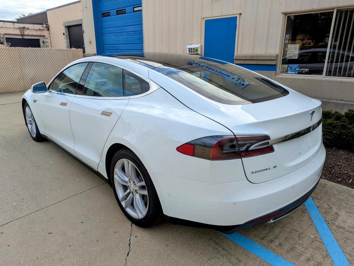 2014 White /Tan Nappa Leather Tesla Model S Base (5YJSA1H1XEF) with an ELECTRIC engine, 1-Speed Automatic transmission, located at 603 Amelia Street, Plymouth, MI, 48170, (734) 459-5520, 42.378841, -83.464546 - Vehicles shown by appointment - Please call ahead - 734-459-5520, text 734-658-4573 or contact us via our web site at: http://www.selectmotors.com for complete Inventory, Photos, Videos and FREE Carfax Reports. 2014 Tesla Model S 85, FREE Unlimited Supercharging. White with Tan Nappa leather seat - Photo#3