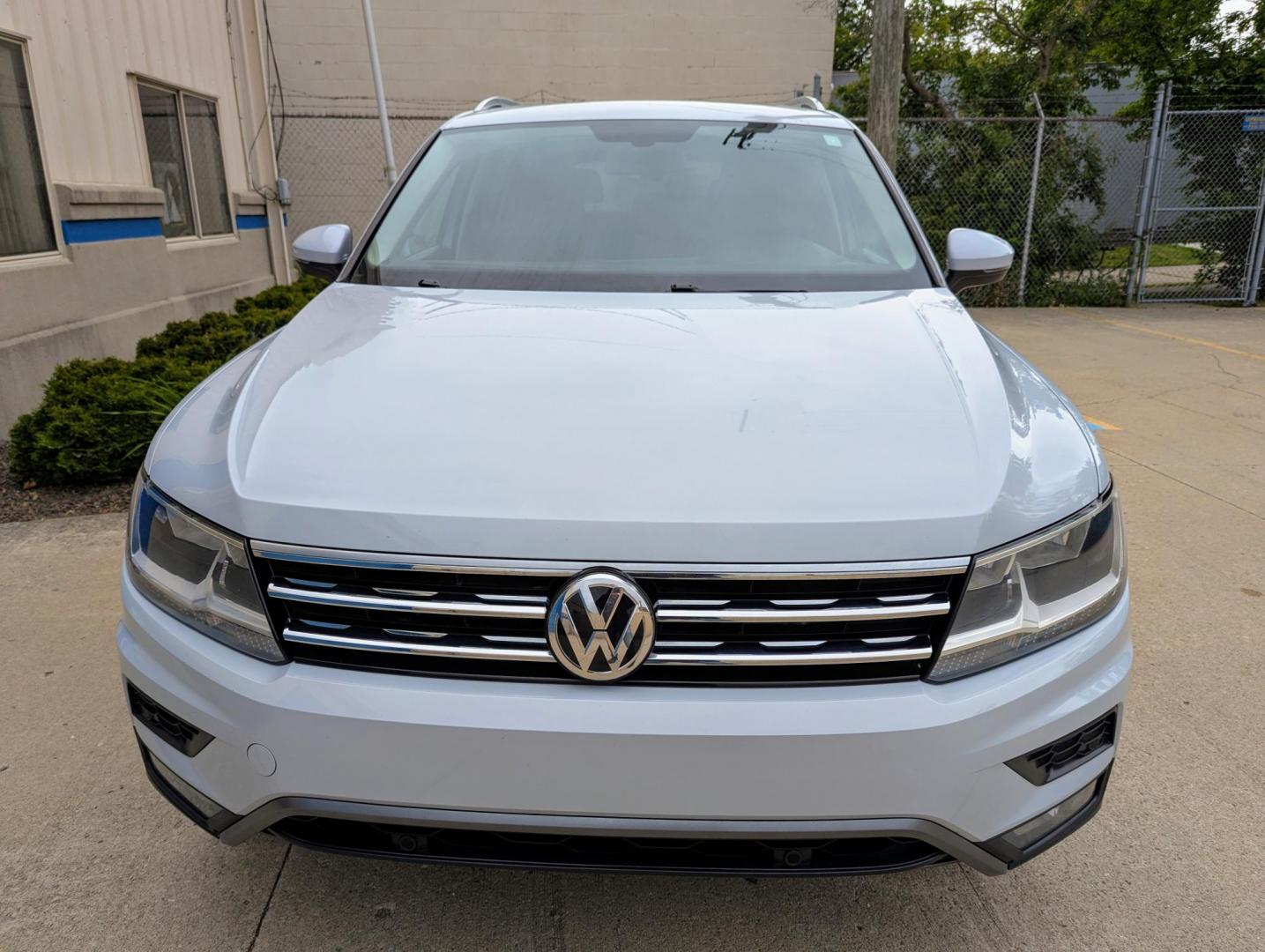 2019 White /Black Volkswagen Tiguan SE 4Motion AWD (3VV2B7AX6KM) with an 2.0L L4 DOHC 16V TURBO engine, 8A transmission, located at 603 Amelia Street, Plymouth, MI, 48170, (734) 459-5520, 42.378841, -83.464546 - Vehicles shown by appointment - Please call ahead - 734-459-5520, text 734-658-4573 or contact us via our web site at: http://www.selectmotors.com for complete Inventory, Photos, Videos and FREE Carfax Reports. 2019 VW Tiguan SEL, White Pearl Metallic with black interior, 85K miles, All Wheel Dri - Photo#1