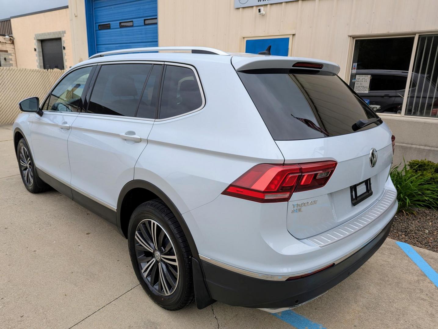 2019 White /Black Volkswagen Tiguan SE 4Motion AWD (3VV2B7AX6KM) with an 2.0L L4 DOHC 16V TURBO engine, 8A transmission, located at 603 Amelia Street, Plymouth, MI, 48170, (734) 459-5520, 42.378841, -83.464546 - Vehicles shown by appointment - Please call ahead - 734-459-5520, text 734-658-4573 or contact us via our web site at: http://www.selectmotors.com for complete Inventory, Photos, Videos and FREE Carfax Reports. 2019 VW Tiguan SEL, White Pearl Metallic with black interior, 85K miles, All Wheel Dri - Photo#3