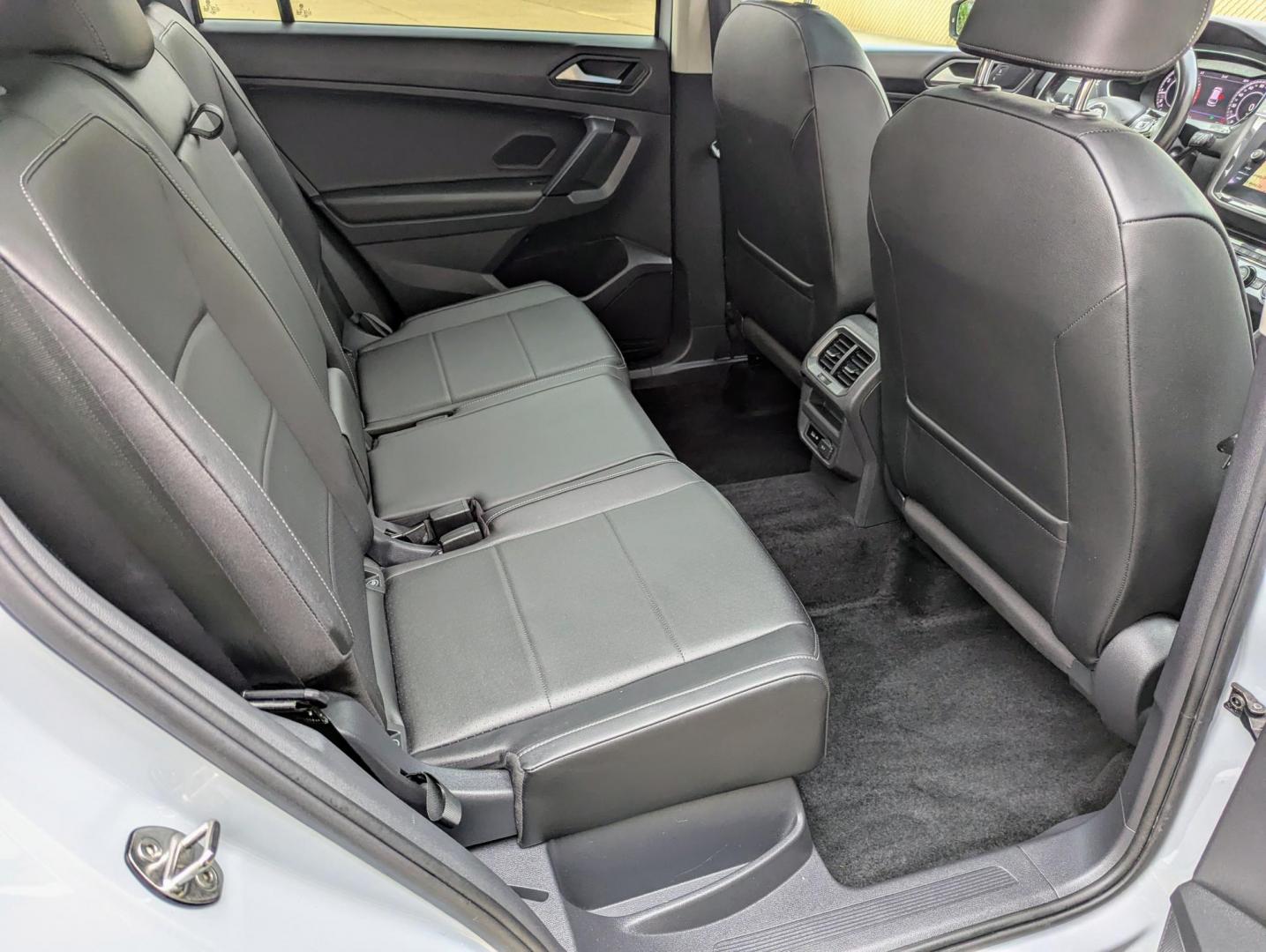 2019 White /Black Volkswagen Tiguan SE 4Motion AWD (3VV2B7AX6KM) with an 2.0L L4 DOHC 16V TURBO engine, 8A transmission, located at 603 Amelia Street, Plymouth, MI, 48170, (734) 459-5520, 42.378841, -83.464546 - Vehicles shown by appointment - Please call ahead - 734-459-5520, text 734-658-4573 or contact us via our web site at: http://www.selectmotors.com for complete Inventory, Photos, Videos and FREE Carfax Reports. 2019 VW Tiguan SEL, White Pearl Metallic with black interior, 85K miles, All Wheel Dri - Photo#9