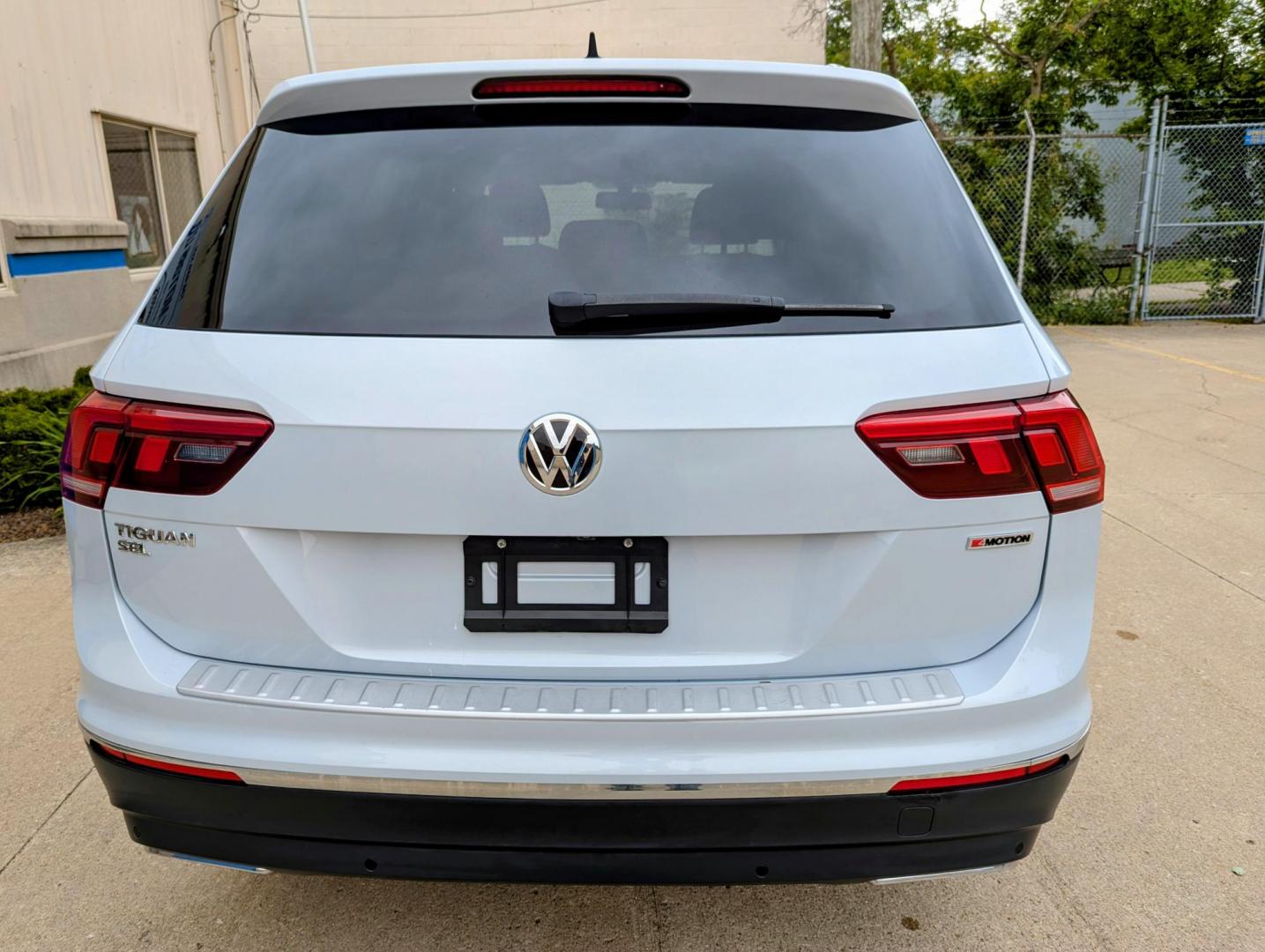 2019 White /Black Volkswagen Tiguan SE 4Motion AWD (3VV2B7AX6KM) with an 2.0L L4 DOHC 16V TURBO engine, 8A transmission, located at 603 Amelia Street, Plymouth, MI, 48170, (734) 459-5520, 42.378841, -83.464546 - Vehicles shown by appointment - Please call ahead - 734-459-5520, text 734-658-4573 or contact us via our web site at: http://www.selectmotors.com for complete Inventory, Photos, Videos and FREE Carfax Reports. 2019 VW Tiguan SEL, White Pearl Metallic with black interior, 85K miles, All Wheel Dri - Photo#14