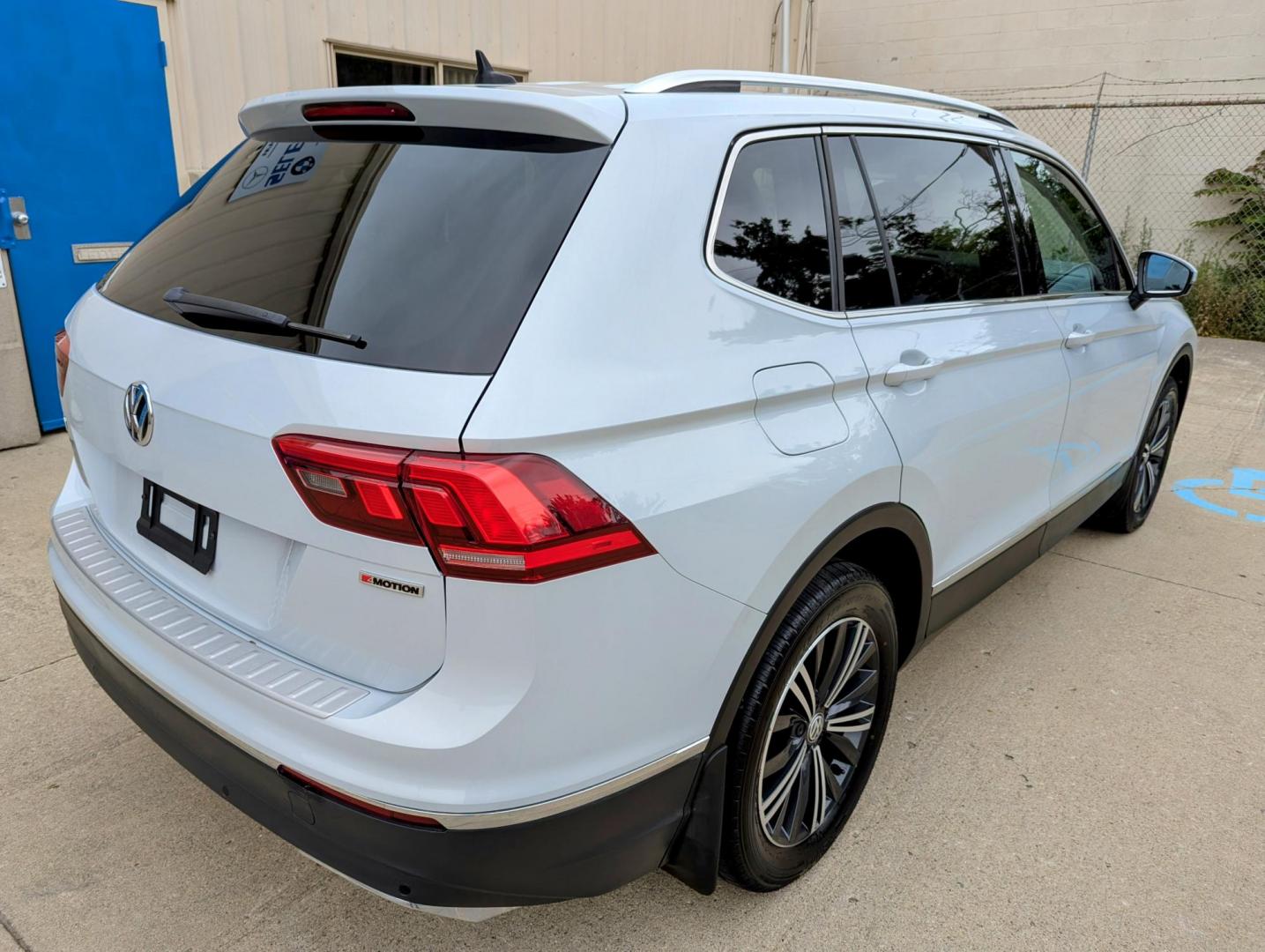 2019 White /Black Volkswagen Tiguan SE 4Motion AWD (3VV2B7AX6KM) with an 2.0L L4 DOHC 16V TURBO engine, 8A transmission, located at 603 Amelia Street, Plymouth, MI, 48170, (734) 459-5520, 42.378841, -83.464546 - Vehicles shown by appointment - Please call ahead - 734-459-5520, text 734-658-4573 or contact us via our web site at: http://www.selectmotors.com for complete Inventory, Photos, Videos and FREE Carfax Reports. 2019 VW Tiguan SEL, White Pearl Metallic with black interior, 85K miles, All Wheel Dri - Photo#13