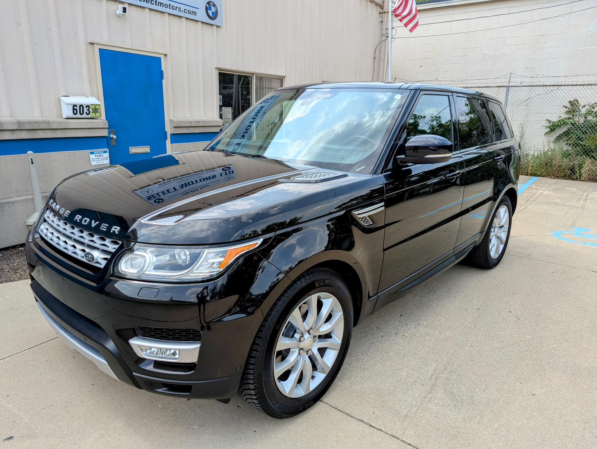 photo of 2015 Land Rover Range Rover Sport SE