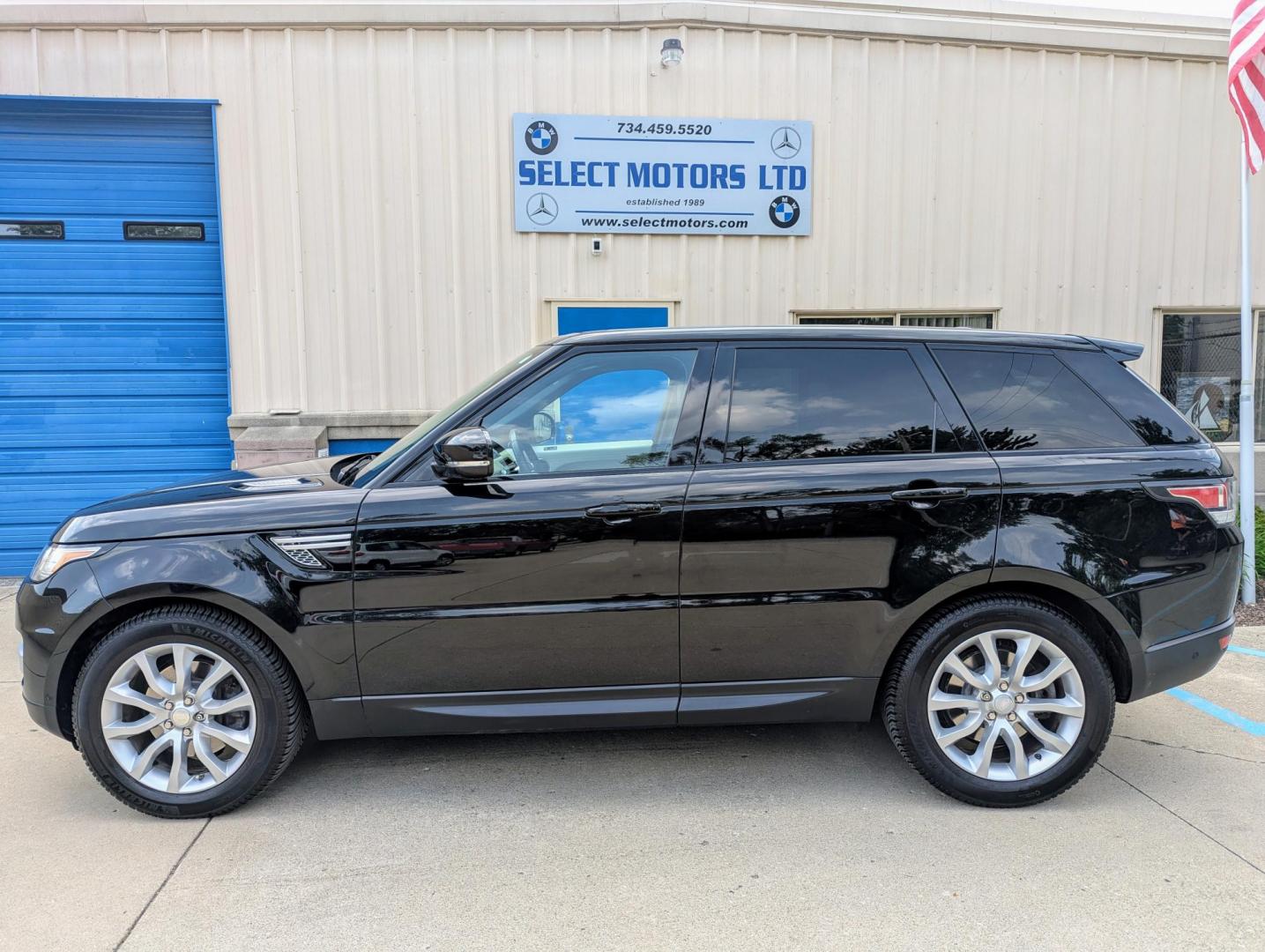 2015 Black /Black & Ivory Land Rover Range Rover Sport SE (SALWR2VF3FA) with an 3.0L V6 24V DOHC SUPERCHARGED engine, 8-Speed Automatic transmission, located at 603 Amelia Street, Plymouth, MI, 48170, (734) 459-5520, 42.378841, -83.464546 - Vehicles shown by appointment - Please call ahead - 734-459-5520, text 734-658-4573 or contact us via our web site at: http://www.selectmotors.com for complete Inventory, Photos, Videos and FREE Carfax Reports. 2015 Land Rover Range Rover HSE Sport, Santorini Black Metallic, black & ivory interio - Photo#2