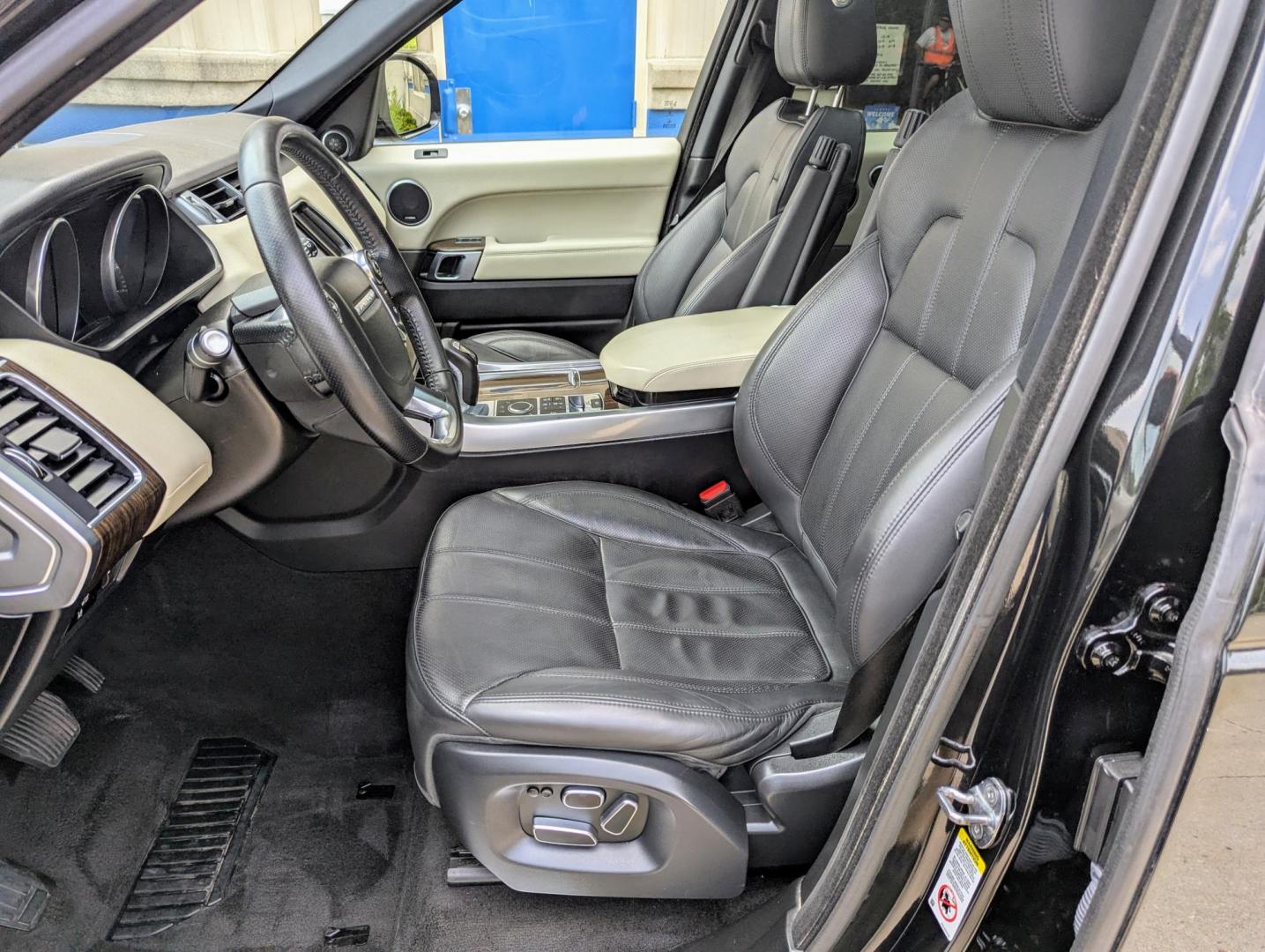2015 Black /Black & Ivory Land Rover Range Rover Sport SE (SALWR2VF3FA) with an 3.0L V6 24V DOHC SUPERCHARGED engine, 8-Speed Automatic transmission, located at 603 Amelia Street, Plymouth, MI, 48170, (734) 459-5520, 42.378841, -83.464546 - Vehicles shown by appointment - Please call ahead - 734-459-5520, text 734-658-4573 or contact us via our web site at: http://www.selectmotors.com for complete Inventory, Photos, Videos and FREE Carfax Reports. 2015 Land Rover Range Rover HSE Sport, Santorini Black Metallic, black & ivory interio - Photo#4