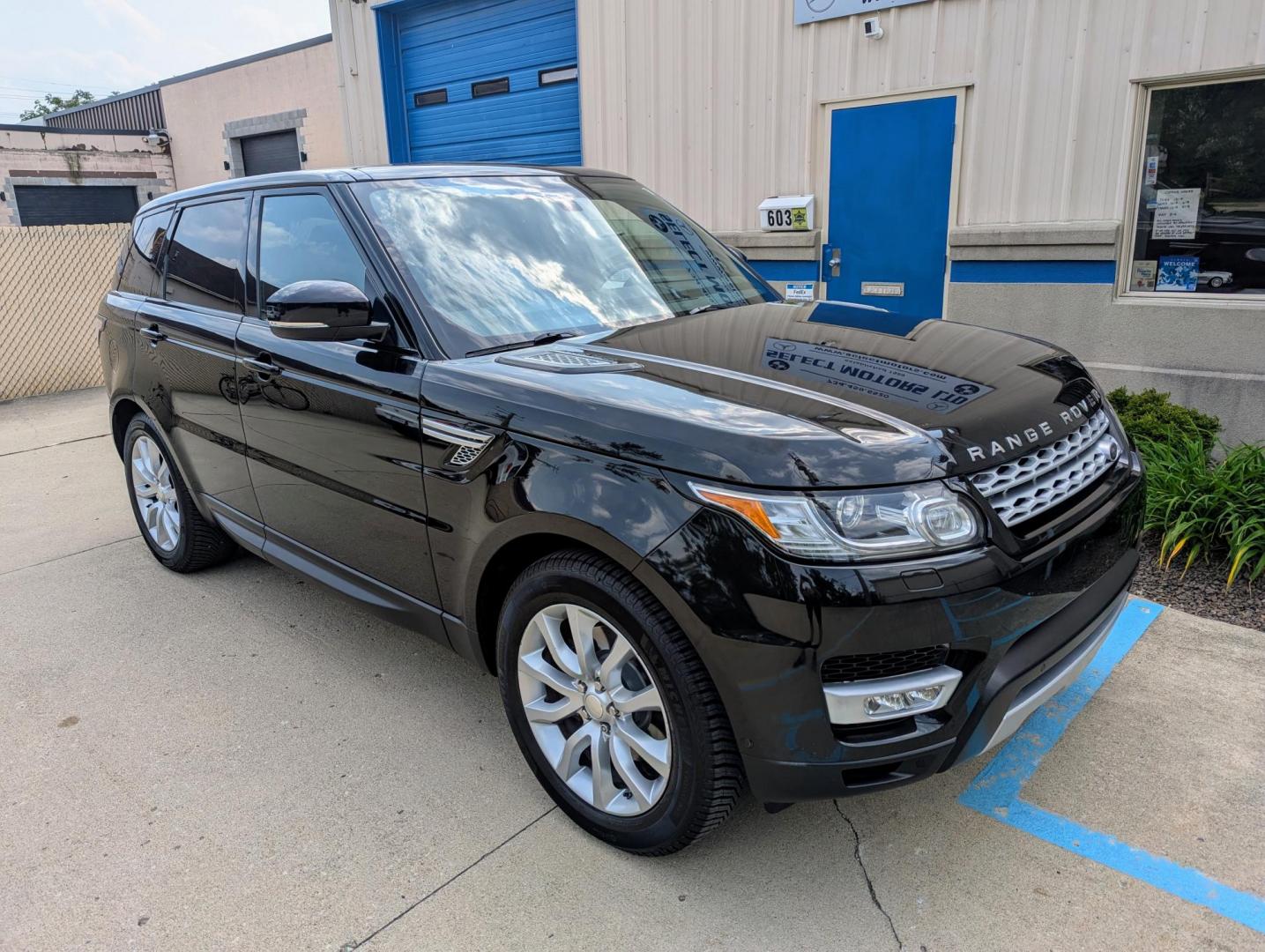 2015 Black /Black & Ivory Land Rover Range Rover Sport SE (SALWR2VF3FA) with an 3.0L V6 24V DOHC SUPERCHARGED engine, 8-Speed Automatic transmission, located at 603 Amelia Street, Plymouth, MI, 48170, (734) 459-5520, 42.378841, -83.464546 - Vehicles shown by appointment - Please call ahead - 734-459-5520, text 734-658-4573 or contact us via our web site at: http://www.selectmotors.com for complete Inventory, Photos, Videos and FREE Carfax Reports. 2015 Land Rover Range Rover HSE Sport, Santorini Black Metallic, black & ivory interio - Photo#11