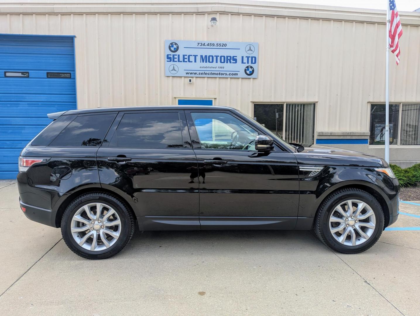 2015 Black /Black & Ivory Land Rover Range Rover Sport SE (SALWR2VF3FA) with an 3.0L V6 24V DOHC SUPERCHARGED engine, 8-Speed Automatic transmission, located at 603 Amelia Street, Plymouth, MI, 48170, (734) 459-5520, 42.378841, -83.464546 - Vehicles shown by appointment - Please call ahead - 734-459-5520, text 734-658-4573 or contact us via our web site at: http://www.selectmotors.com for complete Inventory, Photos, Videos and FREE Carfax Reports. 2015 Land Rover Range Rover HSE Sport, Santorini Black Metallic, black & ivory interio - Photo#12
