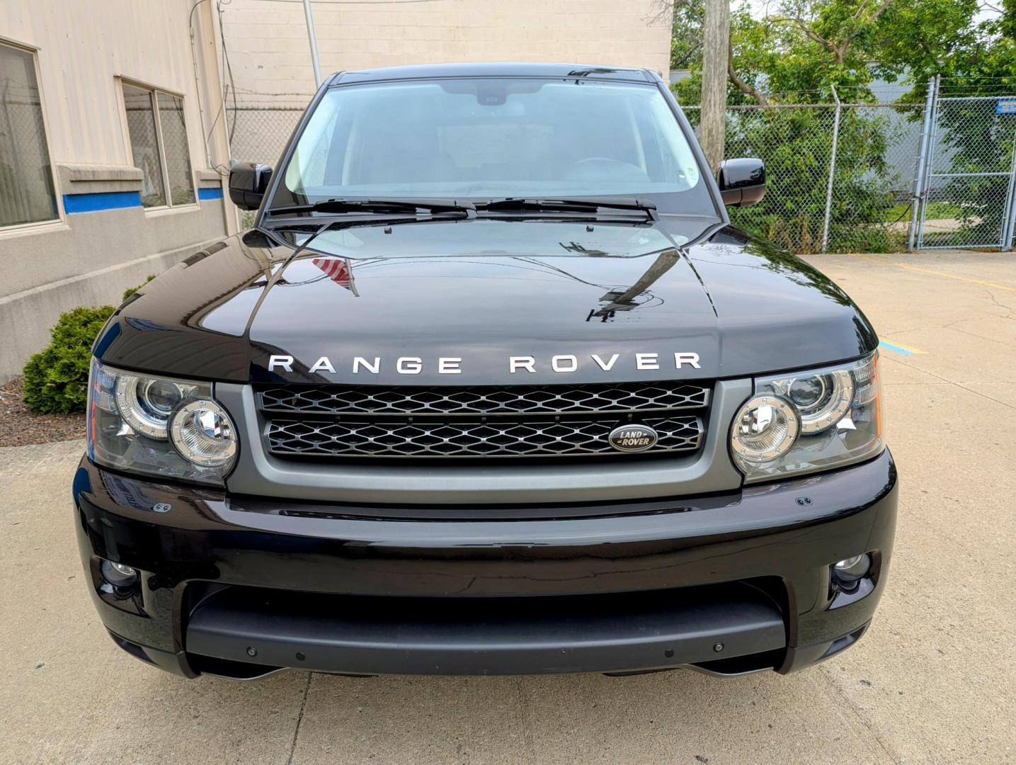 2010 Black /Ebony Leather Land Rover Range Rover Sport HSE (SALSK2D41AA) with an 4.4L V8 DOHC 32V engine, 6-Speed Automatic transmission, located at 603 Amelia Street, Plymouth, MI, 48170, (734) 459-5520, 42.378841, -83.464546 - Vehicles shown by appointment - Please call ahead - 734-459-5520, text 734-658-4573 or contact us via our web site at: http://www.selectmotors.com for complete Inventory, Photos, Videos and FREE Carfax Reports. 2010 Land Rover Range Rover Sport HSE LUX, Santorini Black Metallic, Ebony interior, 2 - Photo#2