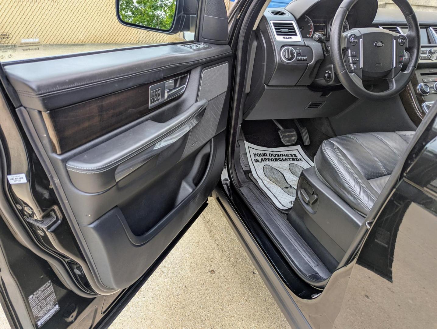 2010 Black /Ebony Leather Land Rover Range Rover Sport HSE (SALSK2D41AA) with an 4.4L V8 DOHC 32V engine, 6-Speed Automatic transmission, located at 603 Amelia Street, Plymouth, MI, 48170, (734) 459-5520, 42.378841, -83.464546 - Vehicles shown by appointment - Please call ahead - 734-459-5520, text 734-658-4573 or contact us via our web site at: http://www.selectmotors.com for complete Inventory, Photos, Videos and FREE Carfax Reports. 2010 Land Rover Range Rover Sport HSE LUX, Santorini Black Metallic, Ebony interior, 2 - Photo#7