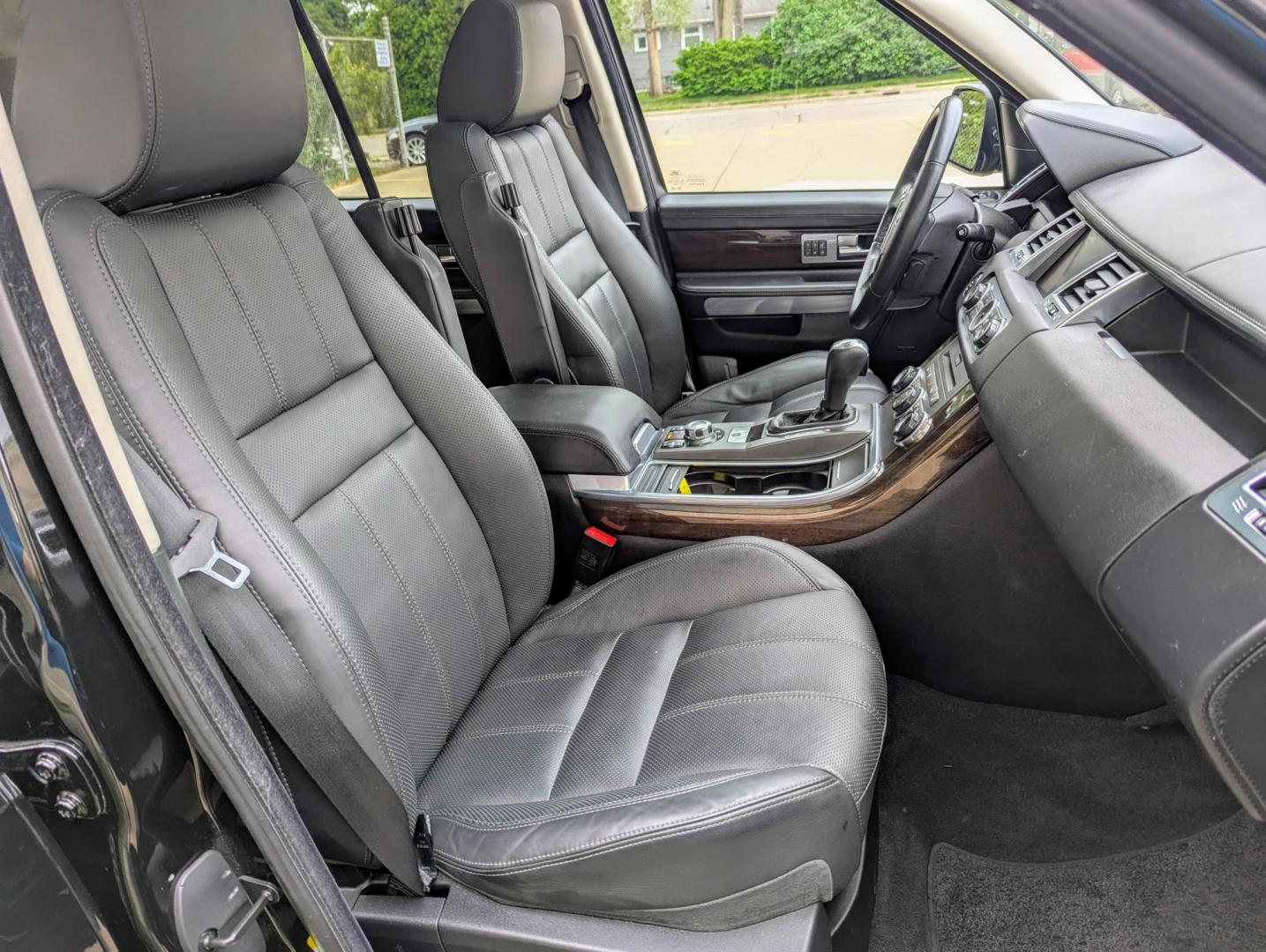 2010 Black /Ebony Leather Land Rover Range Rover Sport HSE (SALSK2D41AA) with an 4.4L V8 DOHC 32V engine, 6-Speed Automatic transmission, located at 603 Amelia Street, Plymouth, MI, 48170, (734) 459-5520, 42.378841, -83.464546 - Vehicles shown by appointment - Please call ahead - 734-459-5520, text 734-658-4573 or contact us via our web site at: http://www.selectmotors.com for complete Inventory, Photos, Videos and FREE Carfax Reports. 2010 Land Rover Range Rover Sport HSE LUX, Santorini Black Metallic, Ebony interior, 2 - Photo#13