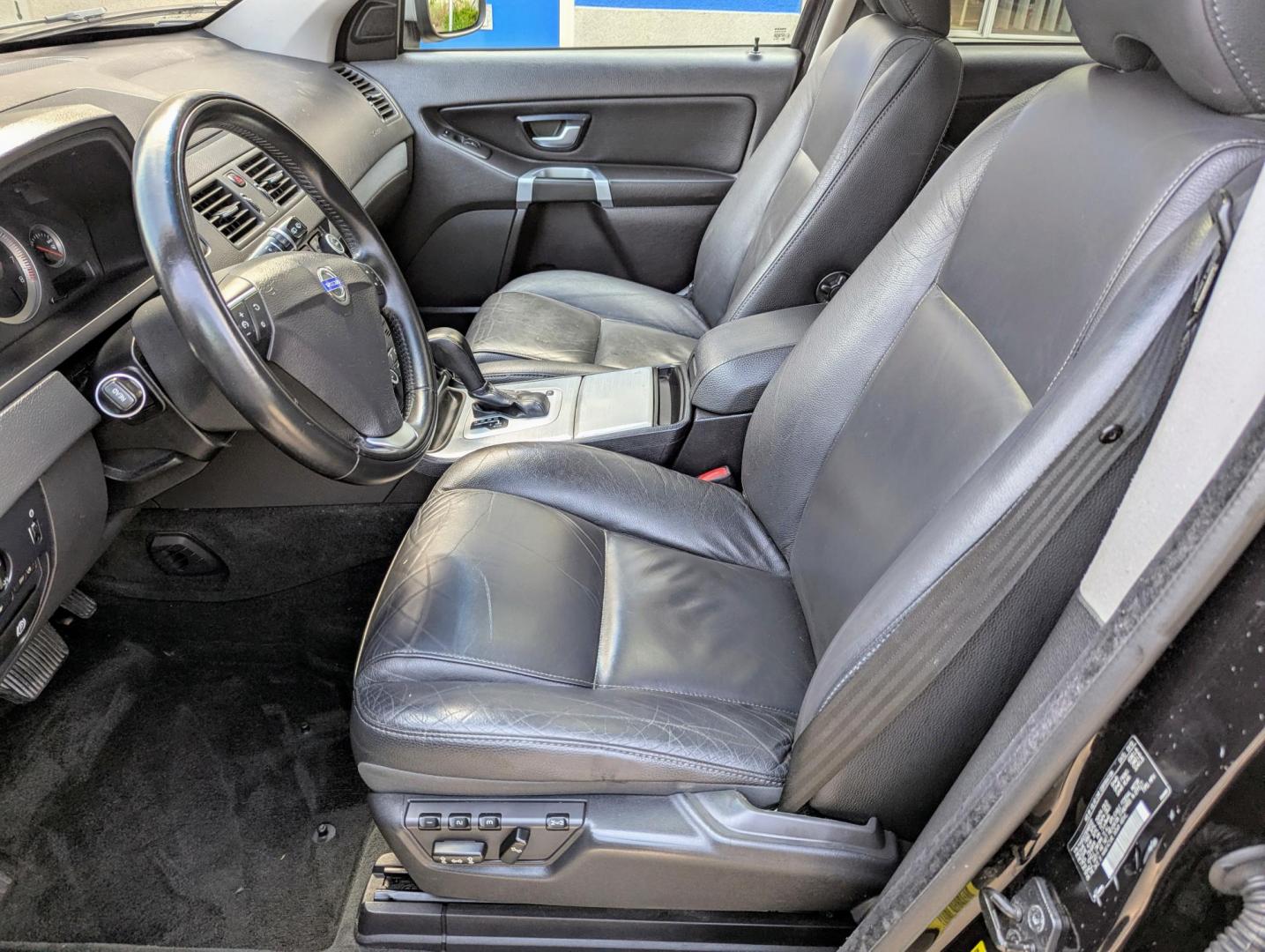 2013 Volvo XC90 3.2 AWD (YV4952CZ0D1) with an 3.2L L6 DOHC 24V engine, 6-Speed Automatic transmission, located at 603 Amelia Street, Plymouth, MI, 48170, (734) 459-5520, 42.378841, -83.464546 - Vehicles shown by appointment - Please call ahead - 734-459-5520, text 734-658-4573 or contact us via our web site at: http://www.selectmotors.com for complete Inventory, Photos, Videos and FREE Carfax Reports. 2013 Volvo XC90 3.2, Ember Black Metallic with black leather interior, 90K miles, all - Photo#4