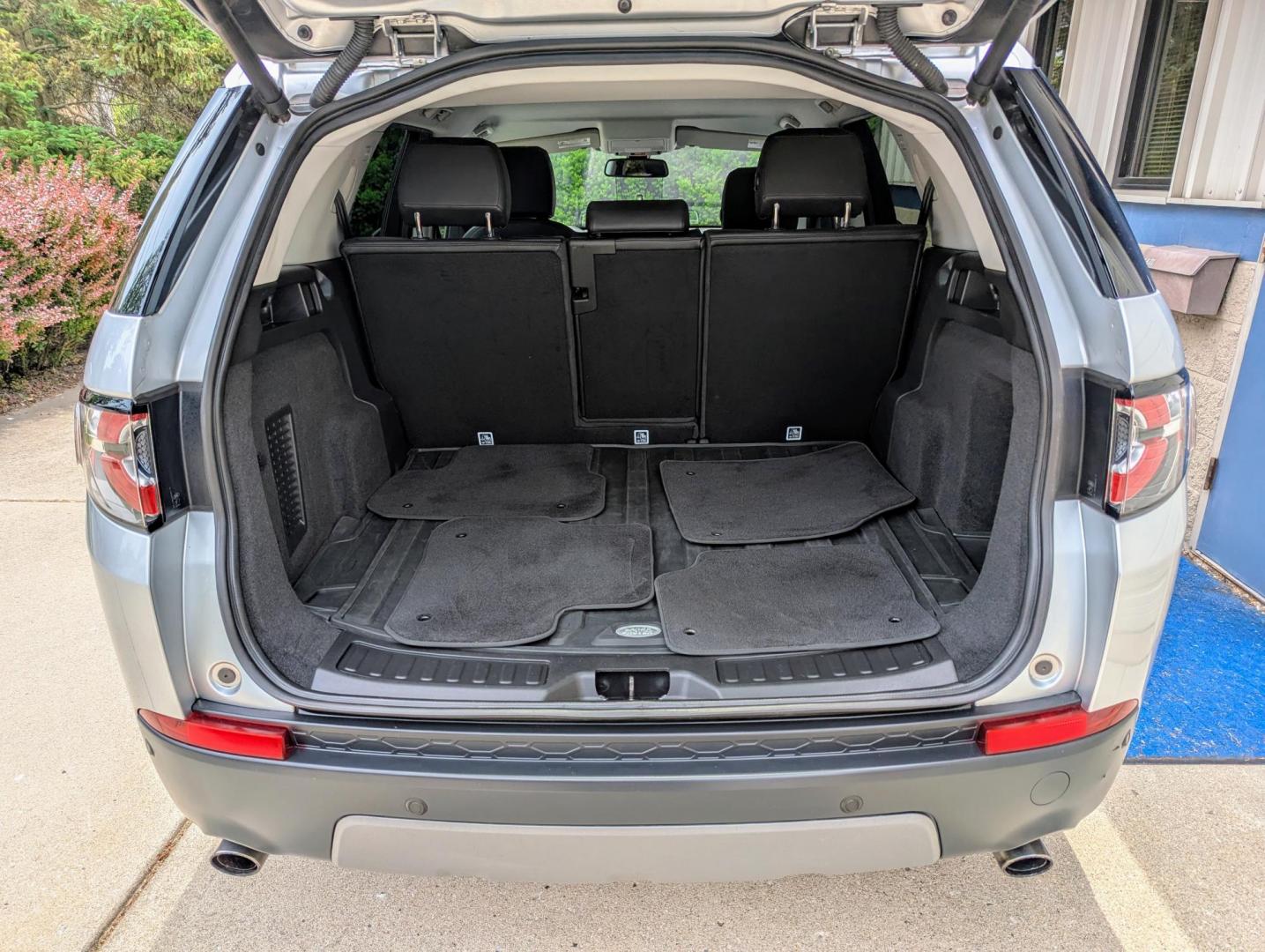 2017 Silver Metallic /Ebony Land Rover Discovery Sport SE (SALCP2BG0HH) with an 2.0L L4 DOHC 16V engine, 9A transmission, located at 603 Amelia Street, Plymouth, MI, 48170, (734) 459-5520, 42.378841, -83.464546 - Photo#5