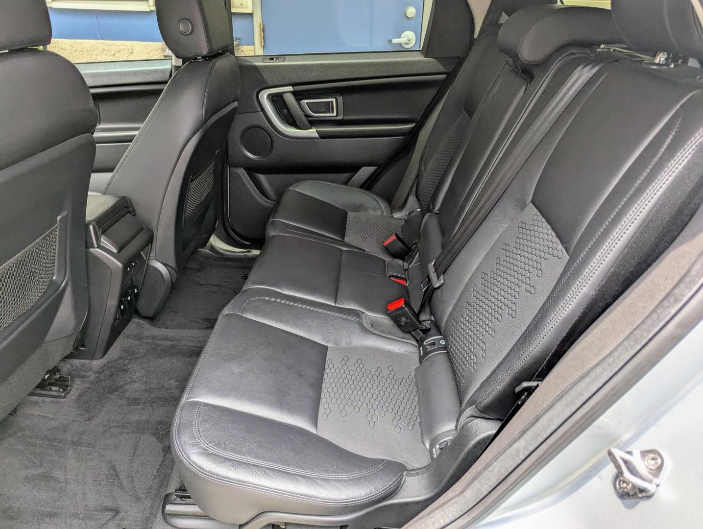 2017 Silver Metallic /Ebony Land Rover Discovery Sport SE (SALCP2BG0HH) with an 2.0L L4 DOHC 16V engine, 9A transmission, located at 603 Amelia Street, Plymouth, MI, 48170, (734) 459-5520, 42.378841, -83.464546 - Photo#4