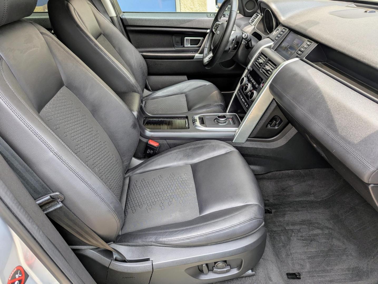 2017 Silver Metallic /Ebony Land Rover Discovery Sport SE (SALCP2BG0HH) with an 2.0L L4 DOHC 16V engine, 9A transmission, located at 603 Amelia Street, Plymouth, MI, 48170, (734) 459-5520, 42.378841, -83.464546 - Photo#9