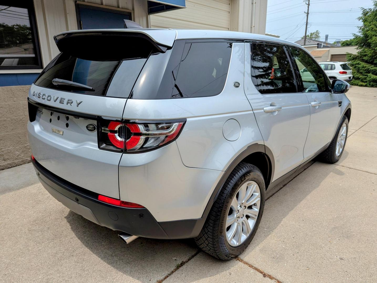 2017 Silver Metallic /Ebony Land Rover Discovery Sport SE (SALCP2BG0HH) with an 2.0L L4 DOHC 16V engine, 9A transmission, located at 603 Amelia Street, Plymouth, MI, 48170, (734) 459-5520, 42.378841, -83.464546 - Photo#12