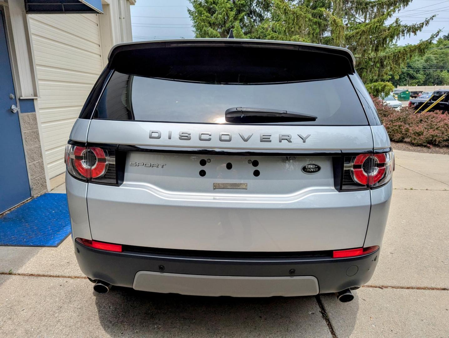 2017 Silver Metallic /Ebony Land Rover Discovery Sport SE (SALCP2BG0HH) with an 2.0L L4 DOHC 16V engine, 9A transmission, located at 603 Amelia Street, Plymouth, MI, 48170, (734) 459-5520, 42.378841, -83.464546 - Photo#13