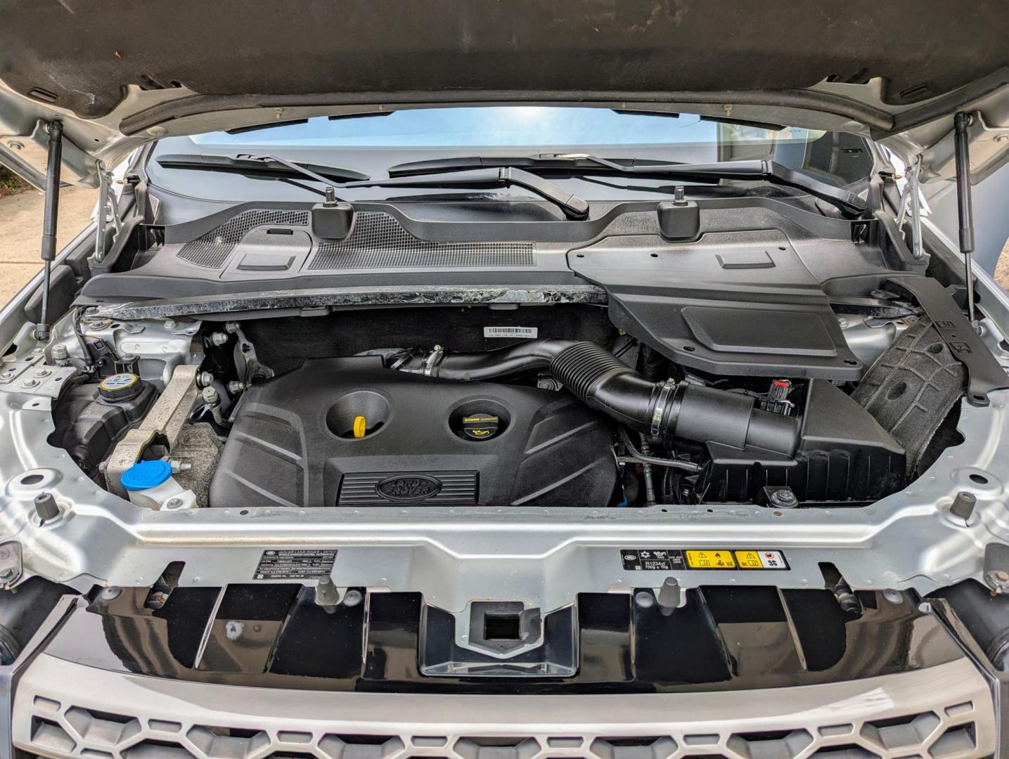2017 Silver Metallic /Ebony Land Rover Discovery Sport SE (SALCP2BG0HH) with an 2.0L L4 DOHC 16V engine, 9A transmission, located at 603 Amelia Street, Plymouth, MI, 48170, (734) 459-5520, 42.378841, -83.464546 - Photo#15