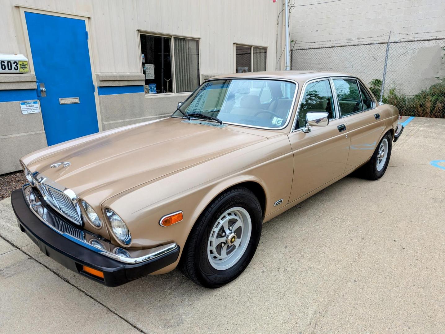 1985 Silver Sand Metallic /Ivory Leather Jaguar XJ6 Vanden Plas (SAJAY1346FC) with an 4.2L L6 DOHC 24V engine, Automatic transmission, located at 603 Amelia Street, Plymouth, MI, 48170, (734) 459-5520, 42.378841, -83.464546 - Vehicles shown by appointment - Please call ahead - 734-459-5520, text 734-658-4573 or contact us via our web site at: http://www.selectmotors.com for complete Inventory, Photos, Videos and FREE Carfax Reports. Warranty included. 1985 Jaguar Vanden Plas, Silver Sand Metallic with Ivory Leather i - Photo#0